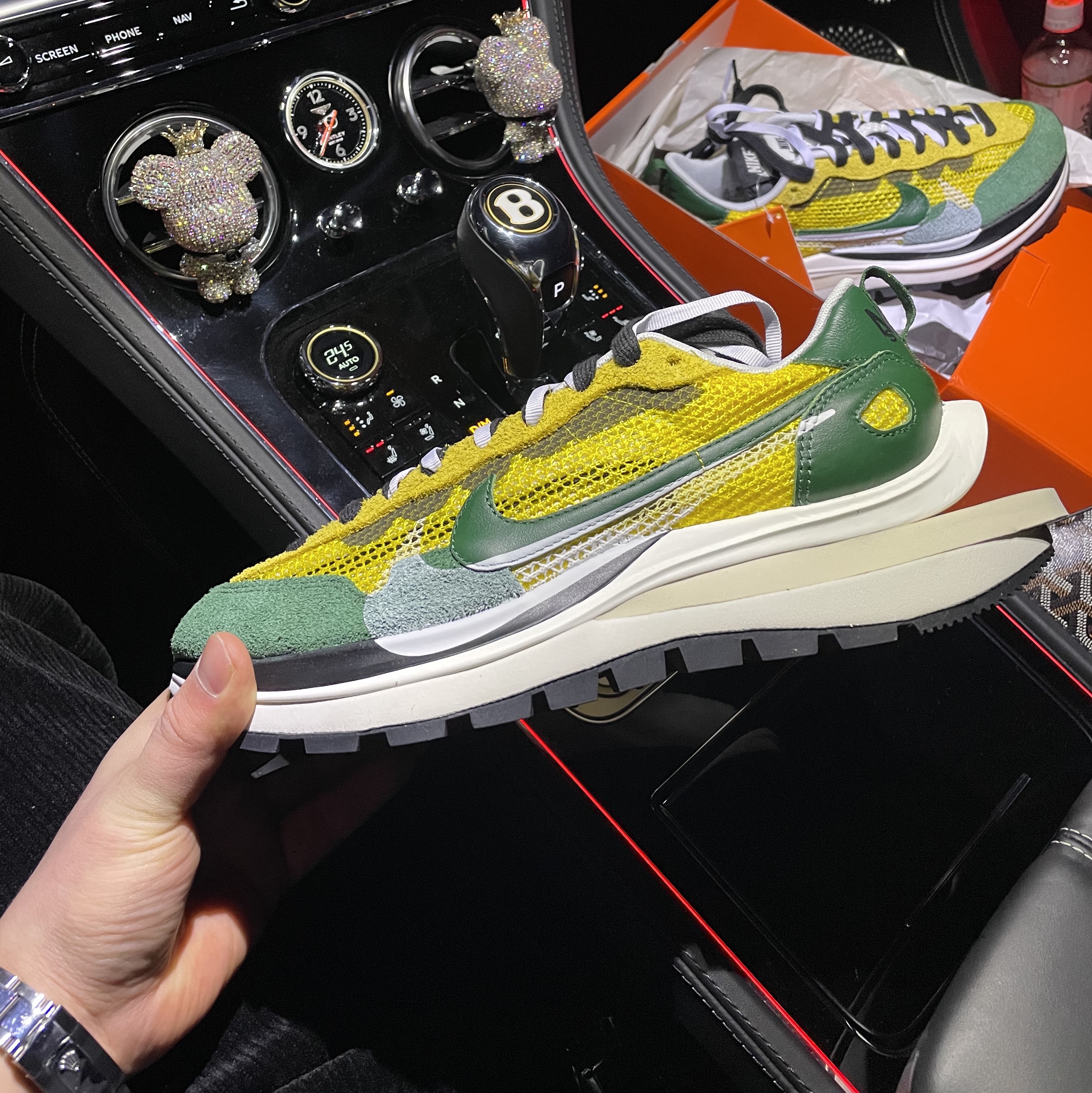 Nike x Sacai VaporWaffle Tour Yellow & Gorge Green Sail 착용 스타일