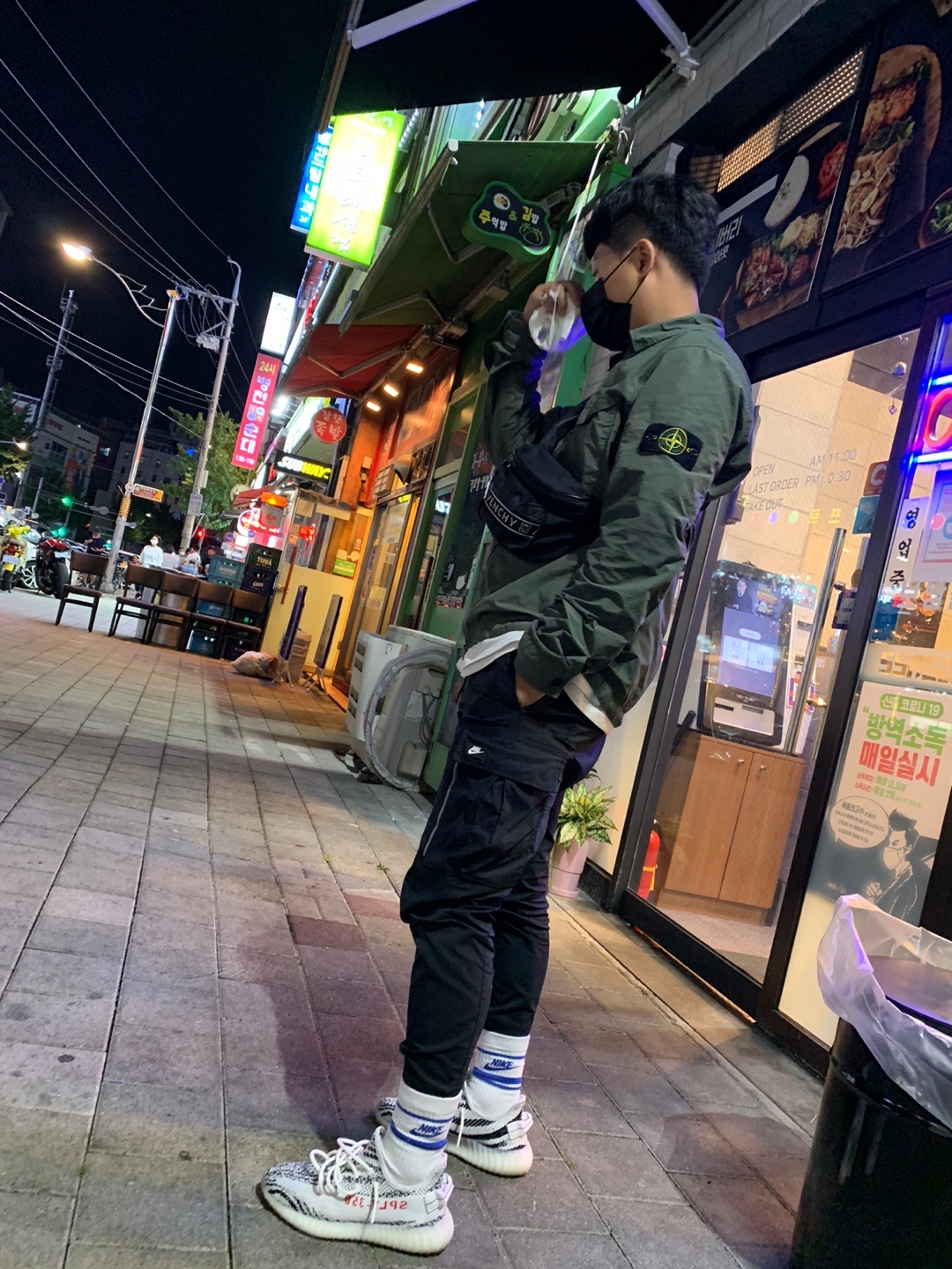 Adidas Yeezy Boost 350 V2 Zebra 2017/2019/2020 착용 스타일 - 2