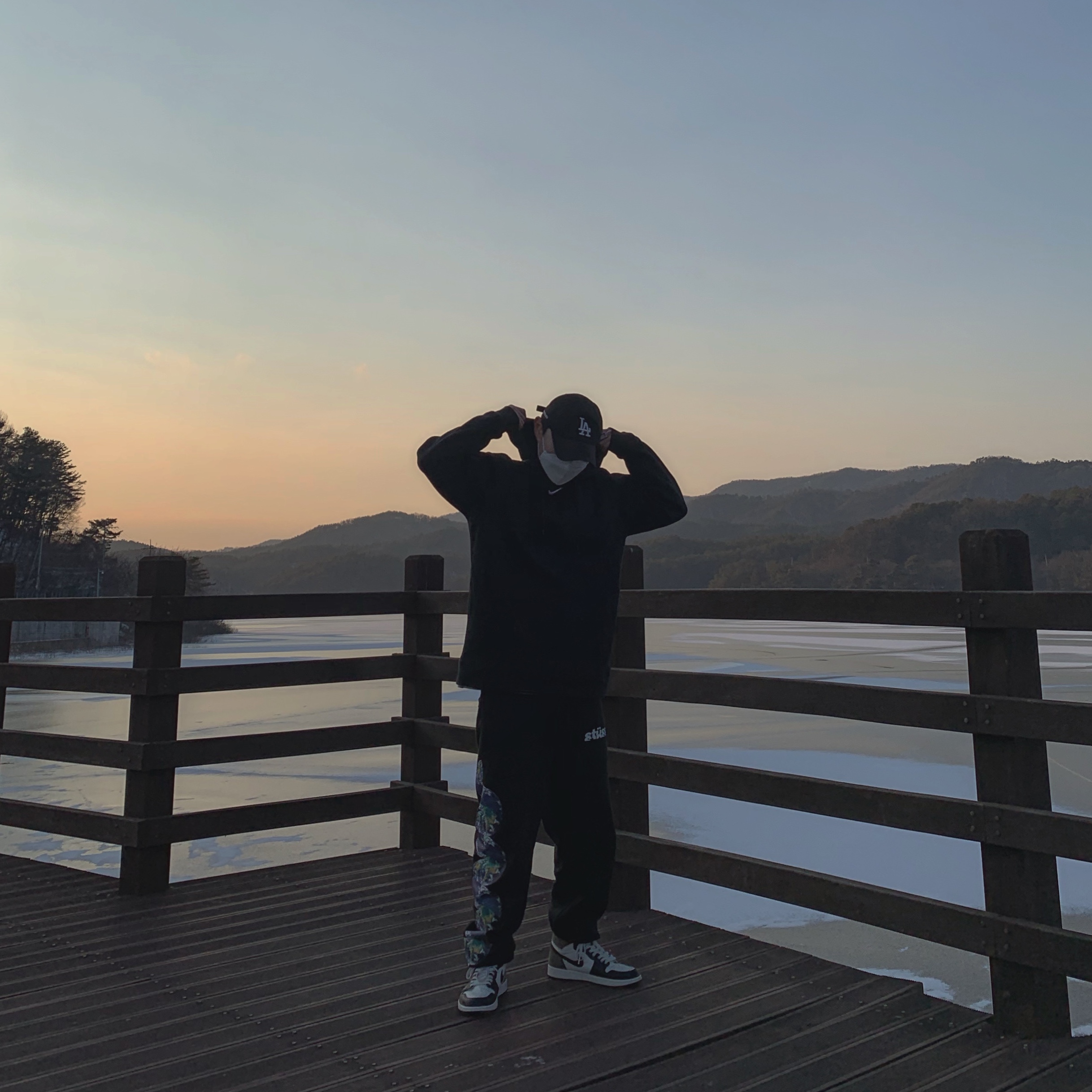 Jordan 1 Retro High OG Black Mocha 착용 스타일