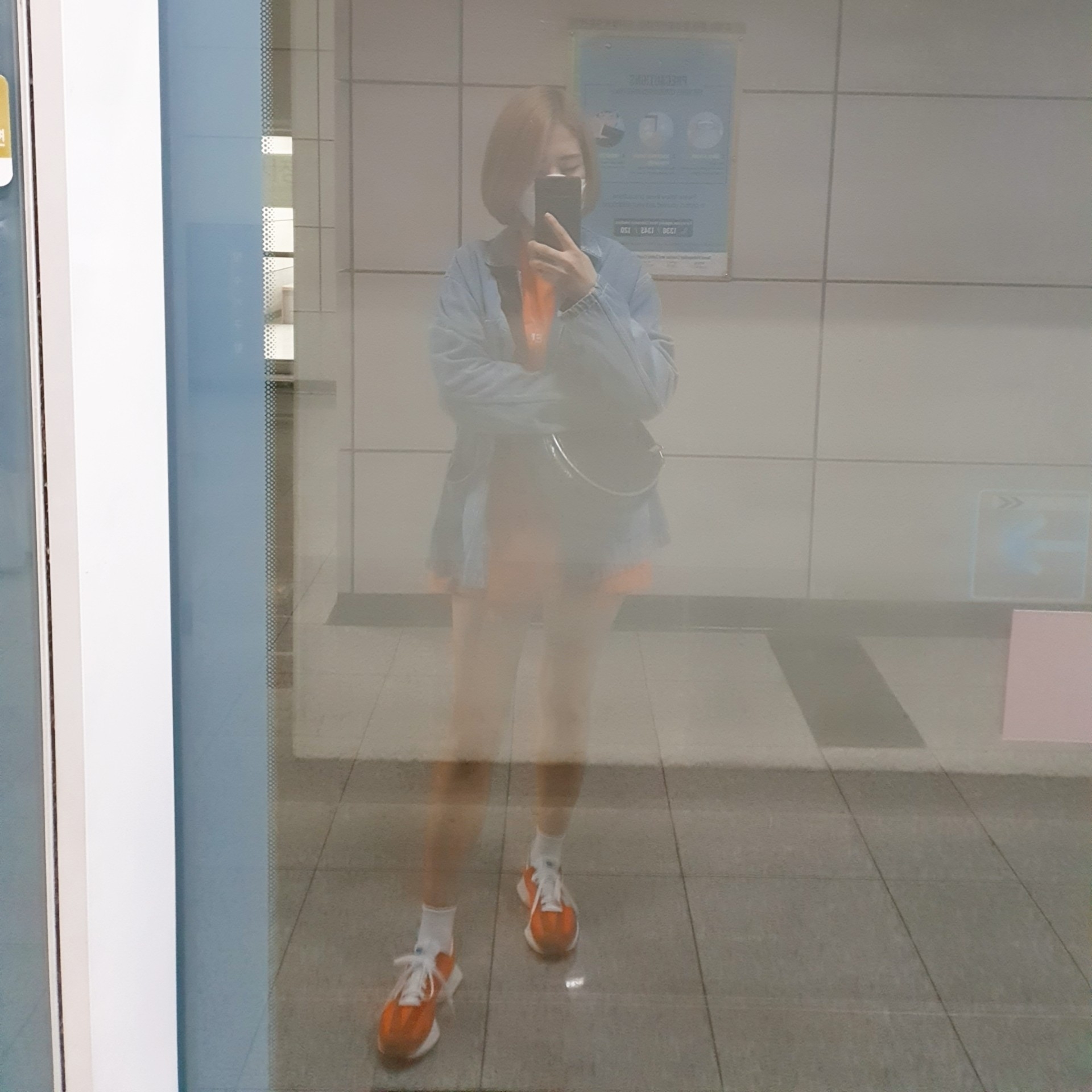 New Balance 327 Orange 착용 스타일