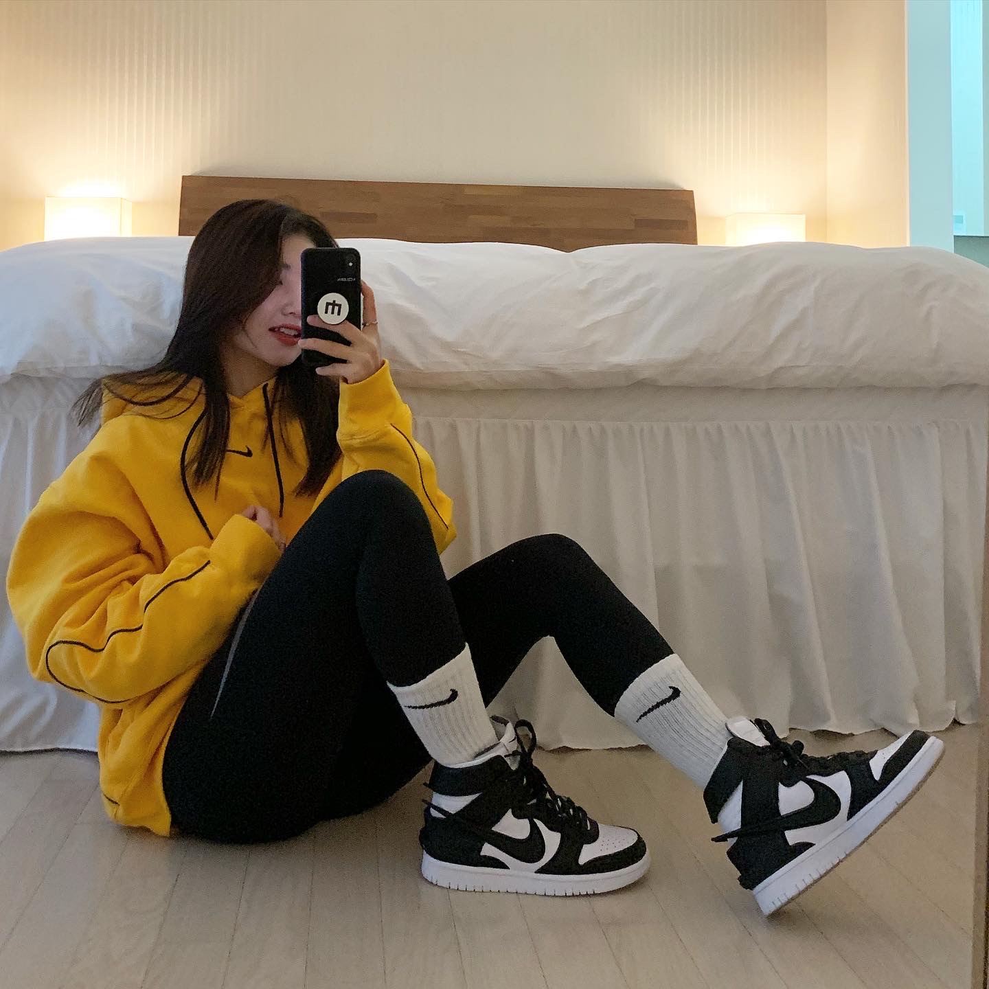 Nike x Ambush Dunk High Black, Nike x Drake Nocta Essential Hoodie University Gold - Asia 착용 스타일