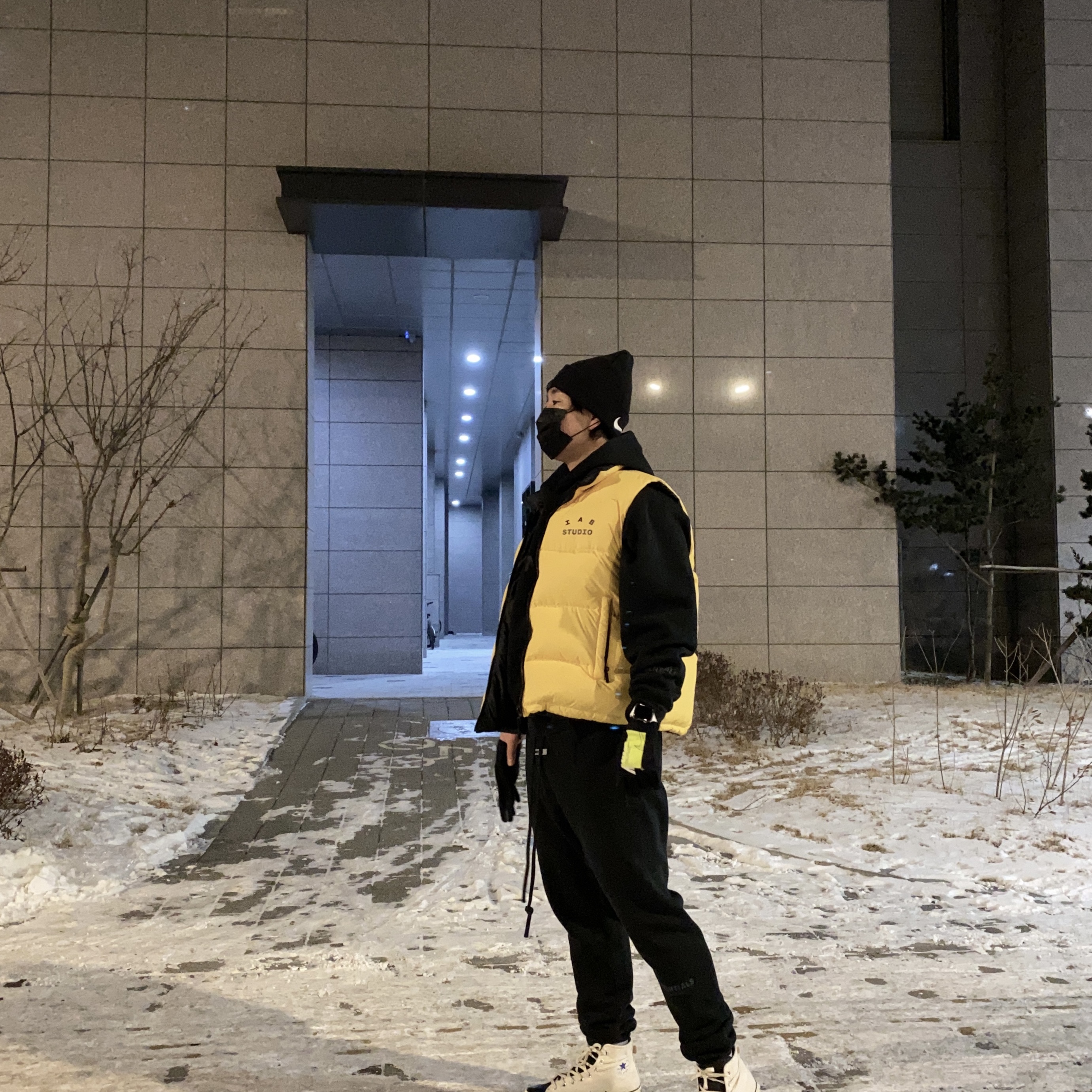 Essentials 3D Silicon Applique Pullover Hoodie Dark Slate/Black 2020, Essentials Sweatpants Dark Slate/Black 2020 착용 스타일 - 1