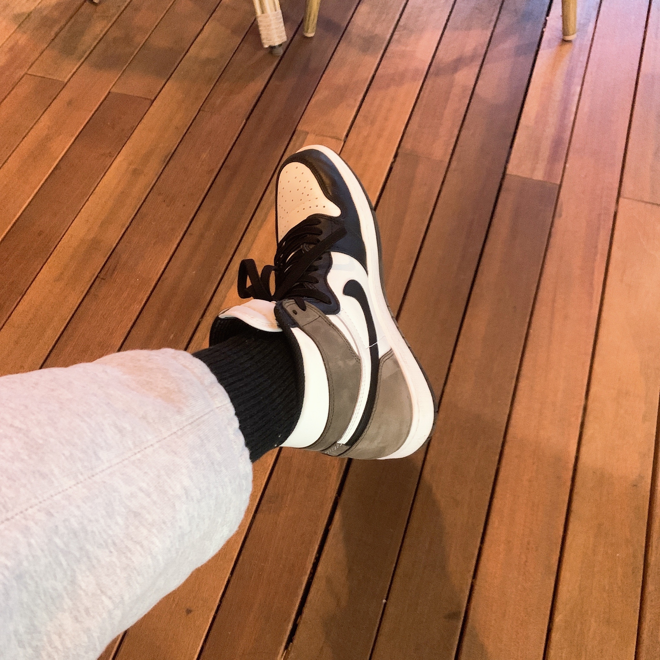 Jordan 1 Retro High OG Black Mocha 착용 스타일