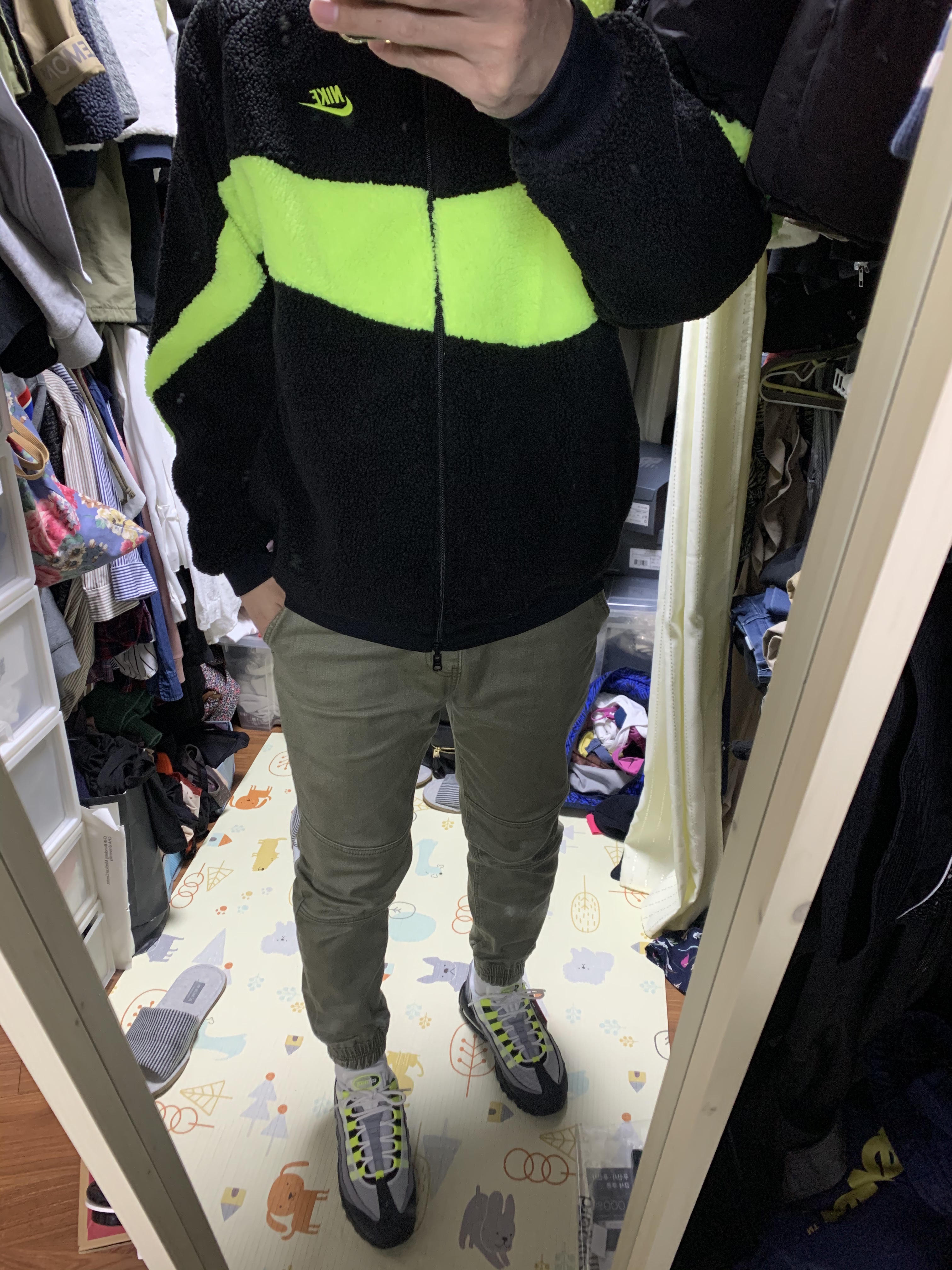 Nike Air Max 95 OG Neon Yellow 2020, Nike Big Swoosh Full Zip Jacket Black Volt 착용 스타일