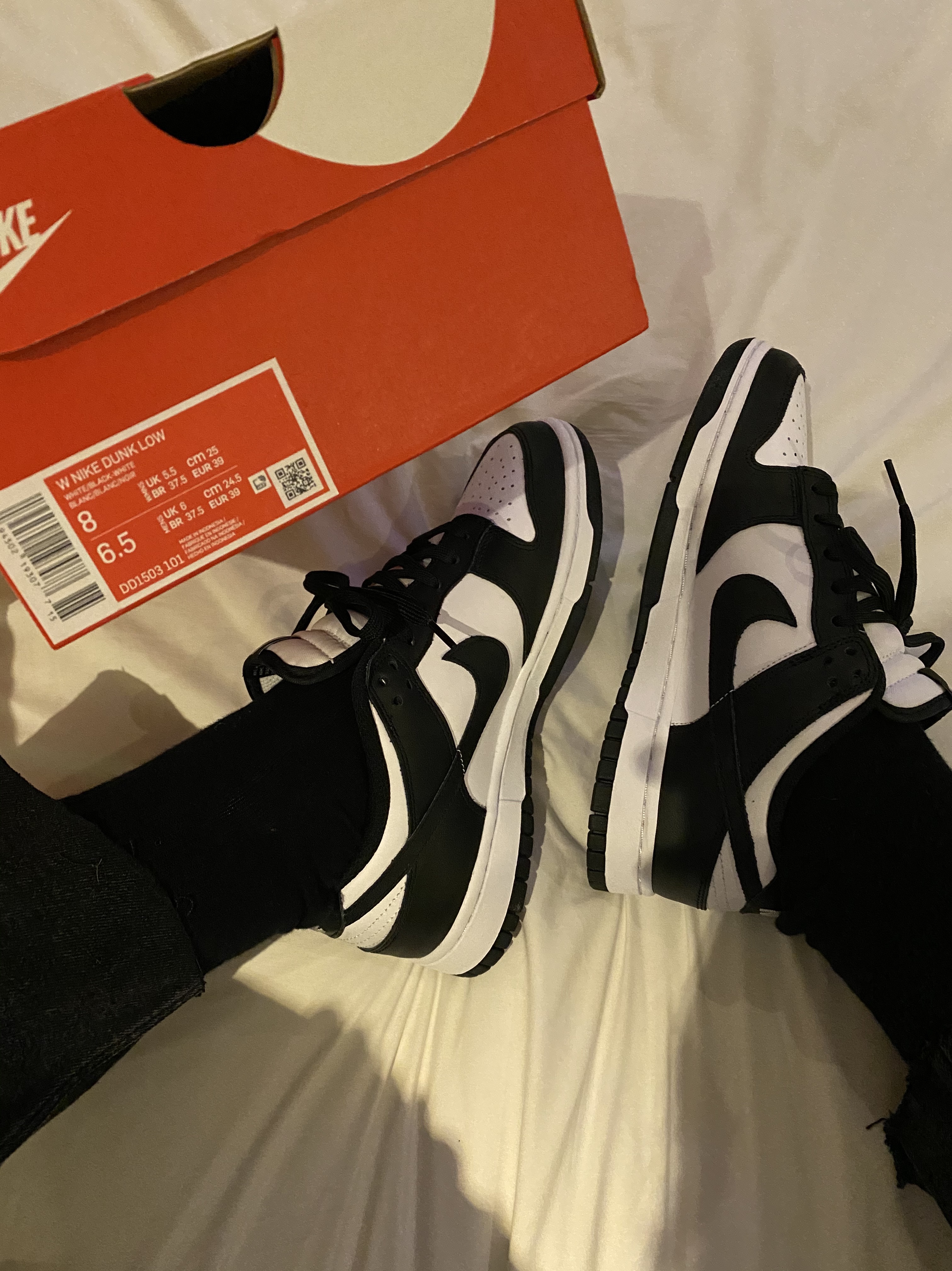 (W) Nike Dunk Low Black 착용 스타일 - 1