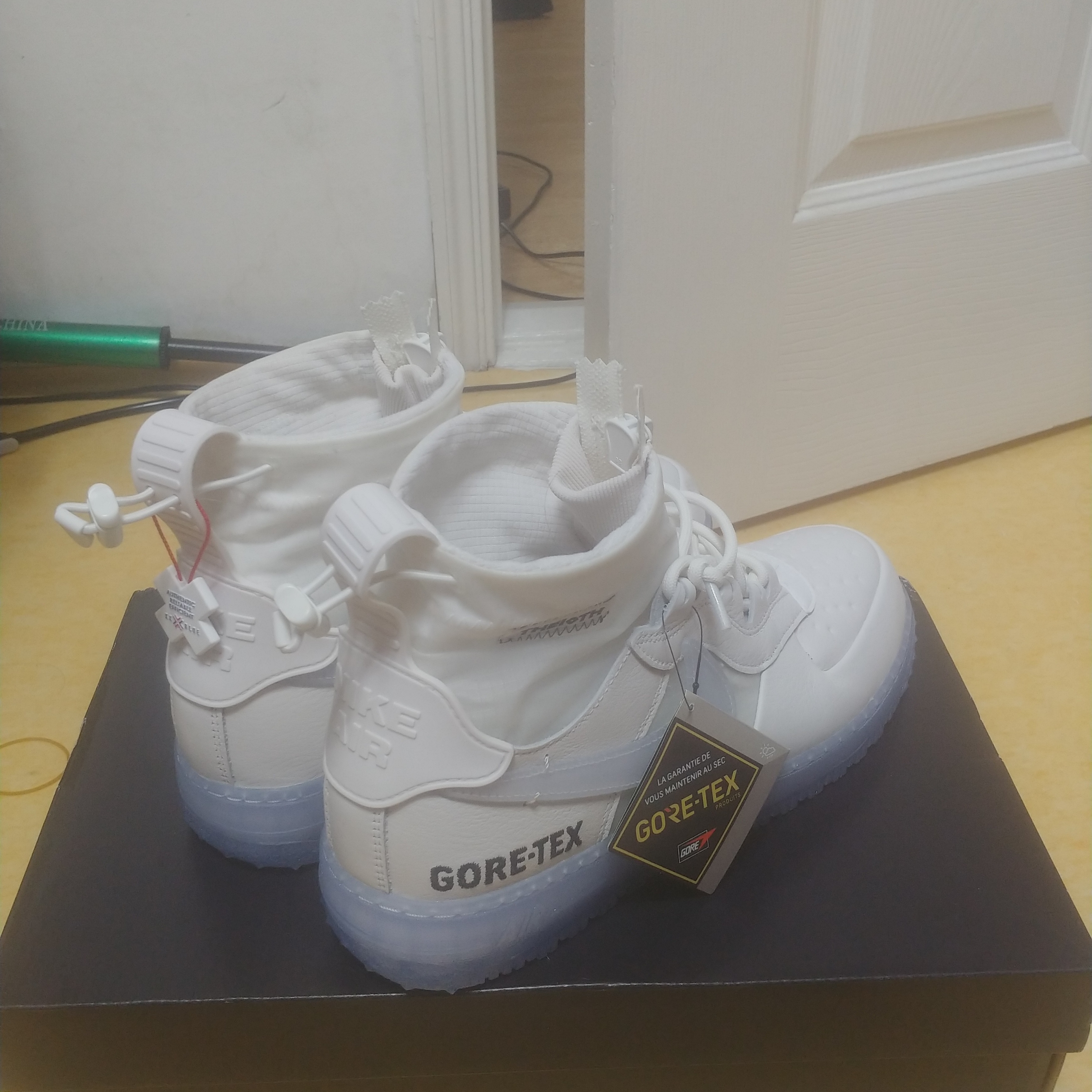 Nike Air Force 1 Gore-Tex High Phantom White 착용 스타일 - 5