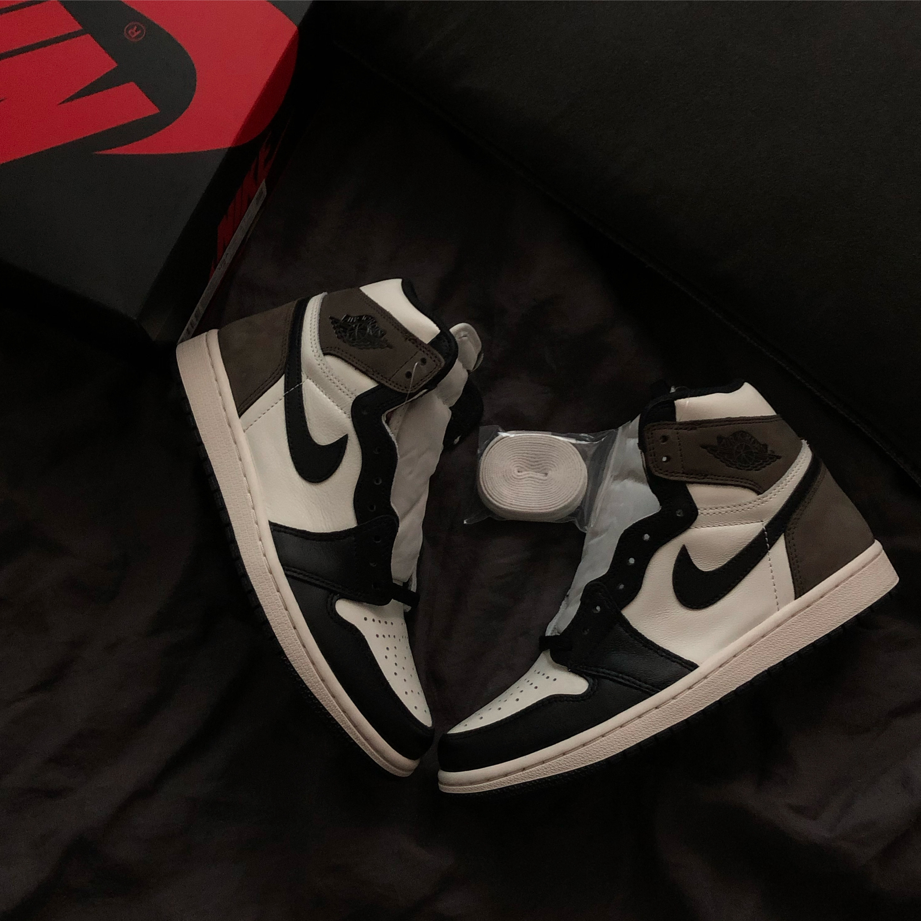 Jordan 1 Retro High OG Black Mocha 착용 스타일