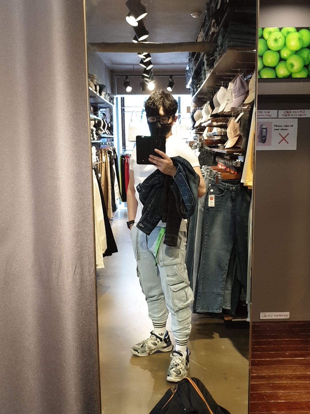 Reebok x Vetements Genetically Modified Pump Dirty Chalk 착용 스타일