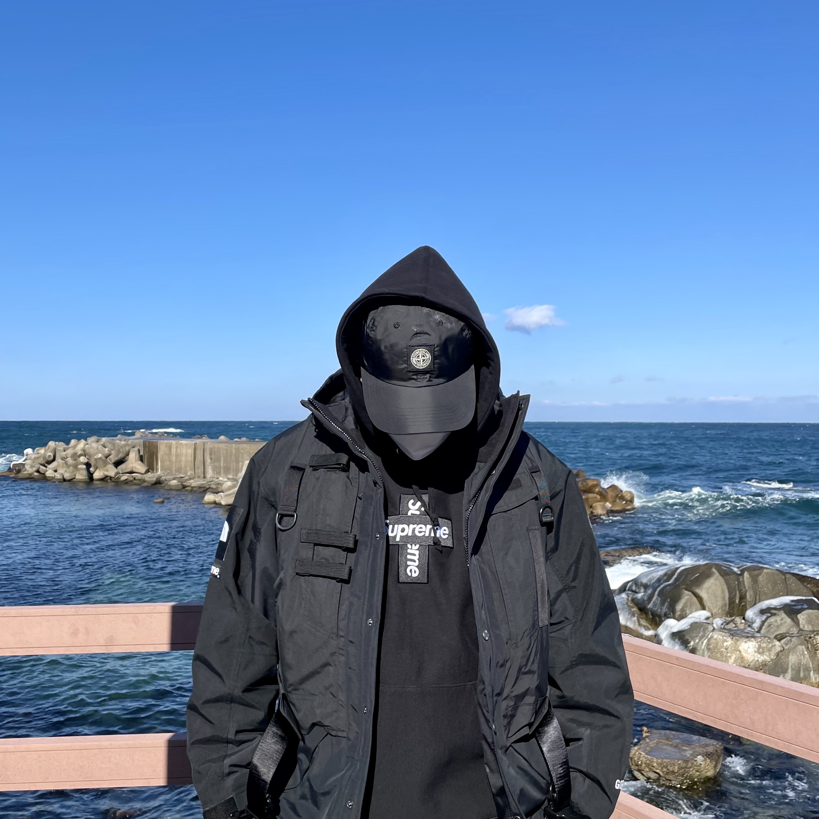 Supreme Cross Box Logo Hooded Sweatshirt Black - 20FW, Supreme x Stone Island Painted Camo Nylon 6-Panel Black - 20FW 착용 스타일