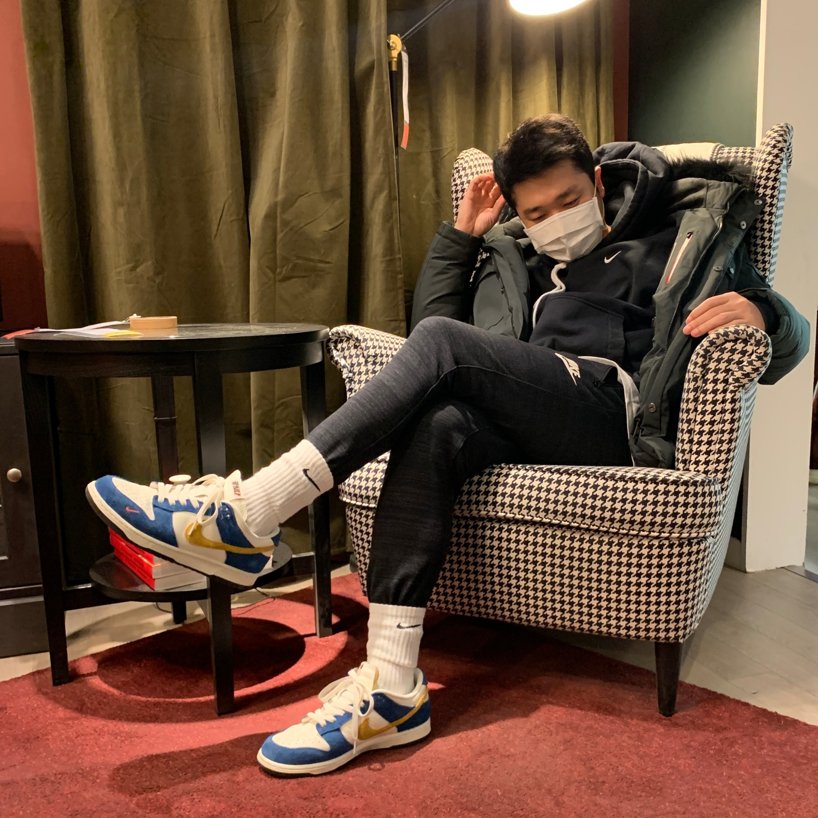 Nike x Kasina Dunk Low 80's Bus, Nike M NRG Hoodie Black 착용 스타일
