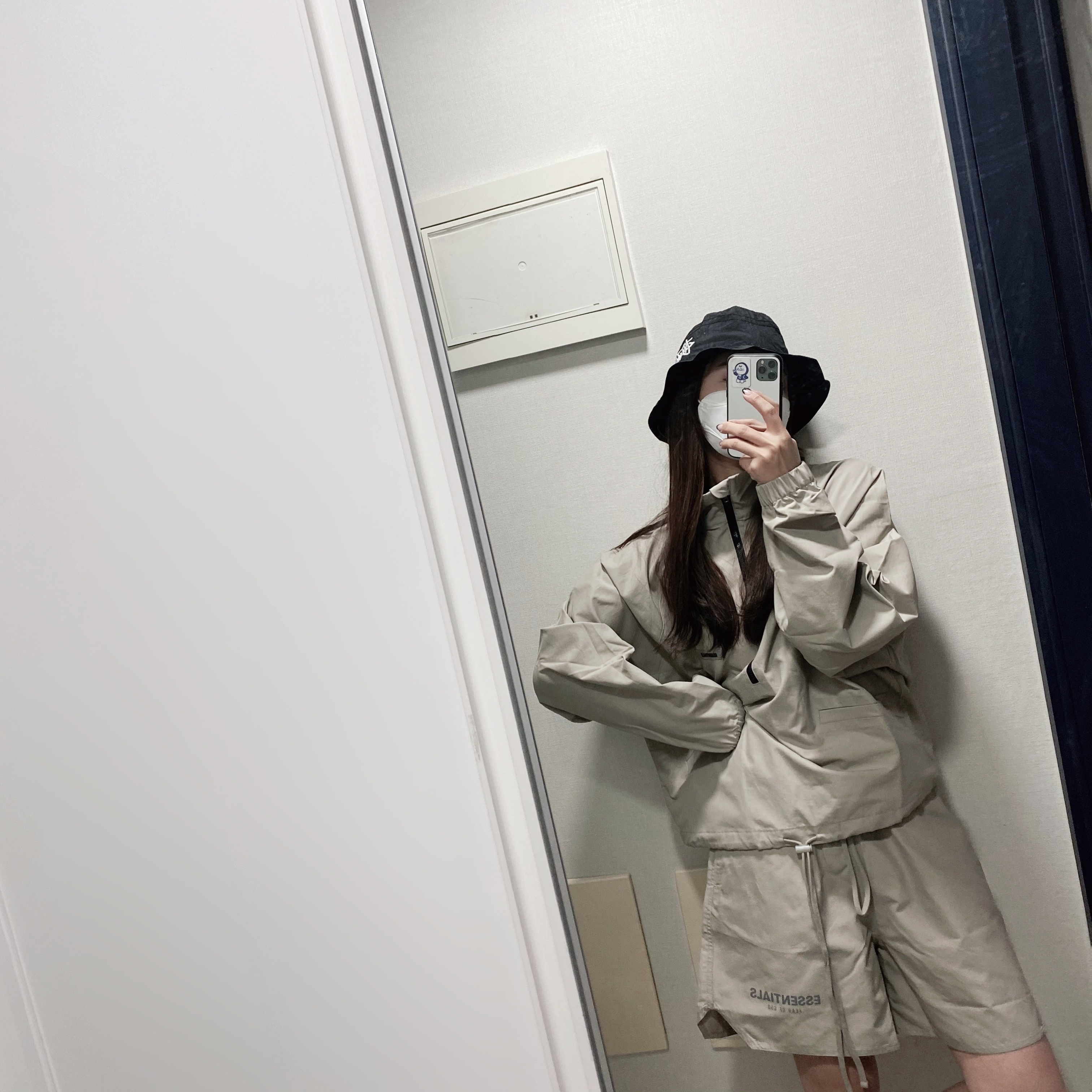 Essentials Track Jacket Moss - 20FW, Essentials Volley Shorts Moss - 20SS 착용 스타일 - 1