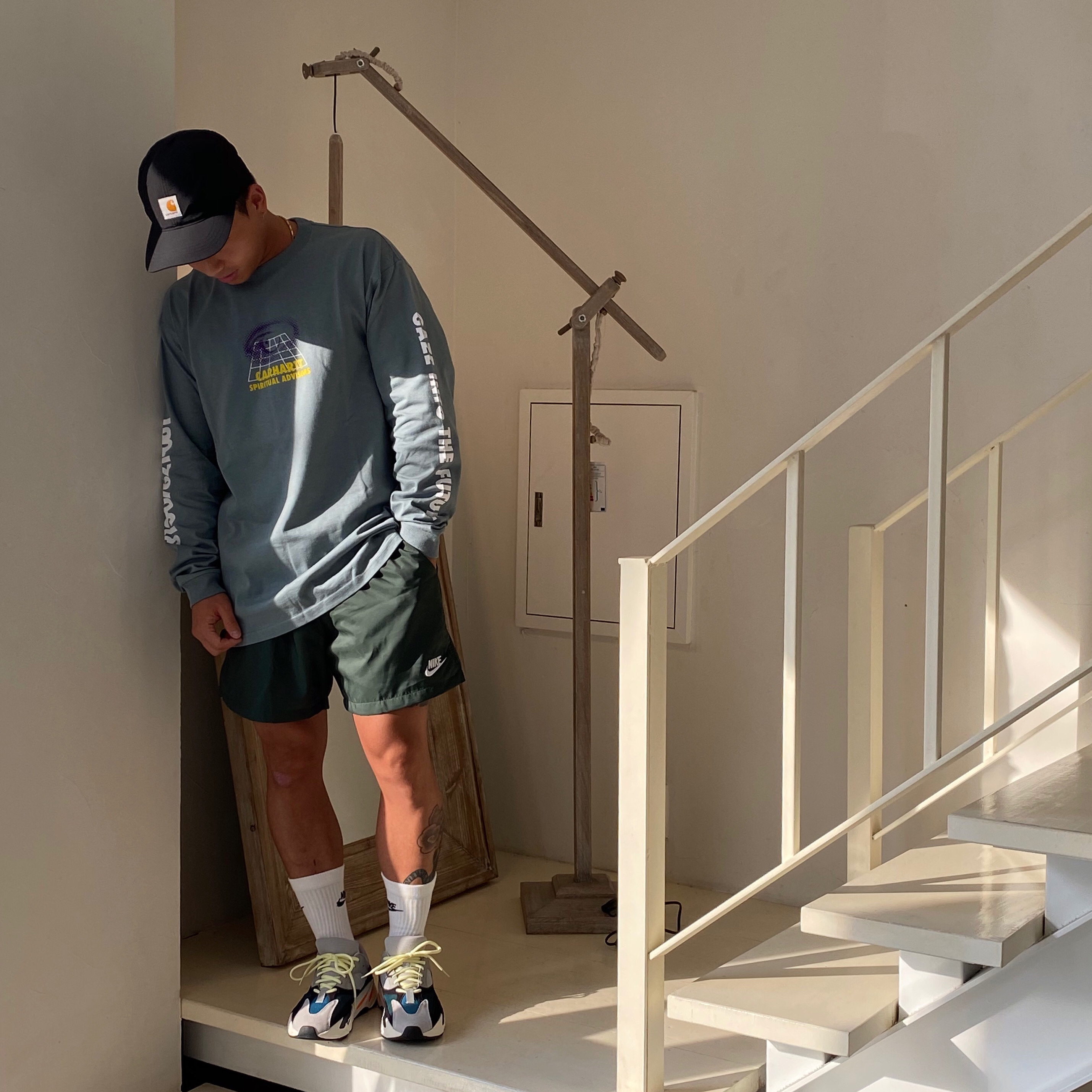 Adidas Yeezy Boost 700 Wave Runner Solid Grey 2017/2019 착용 스타일