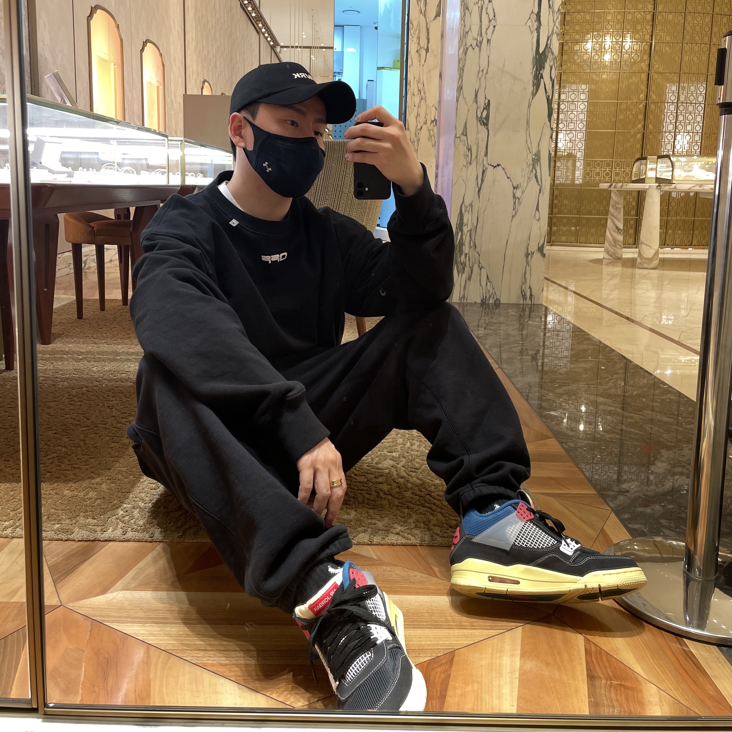 Jordan 4 x Union Retro Off Noir 착용 스타일 - 1