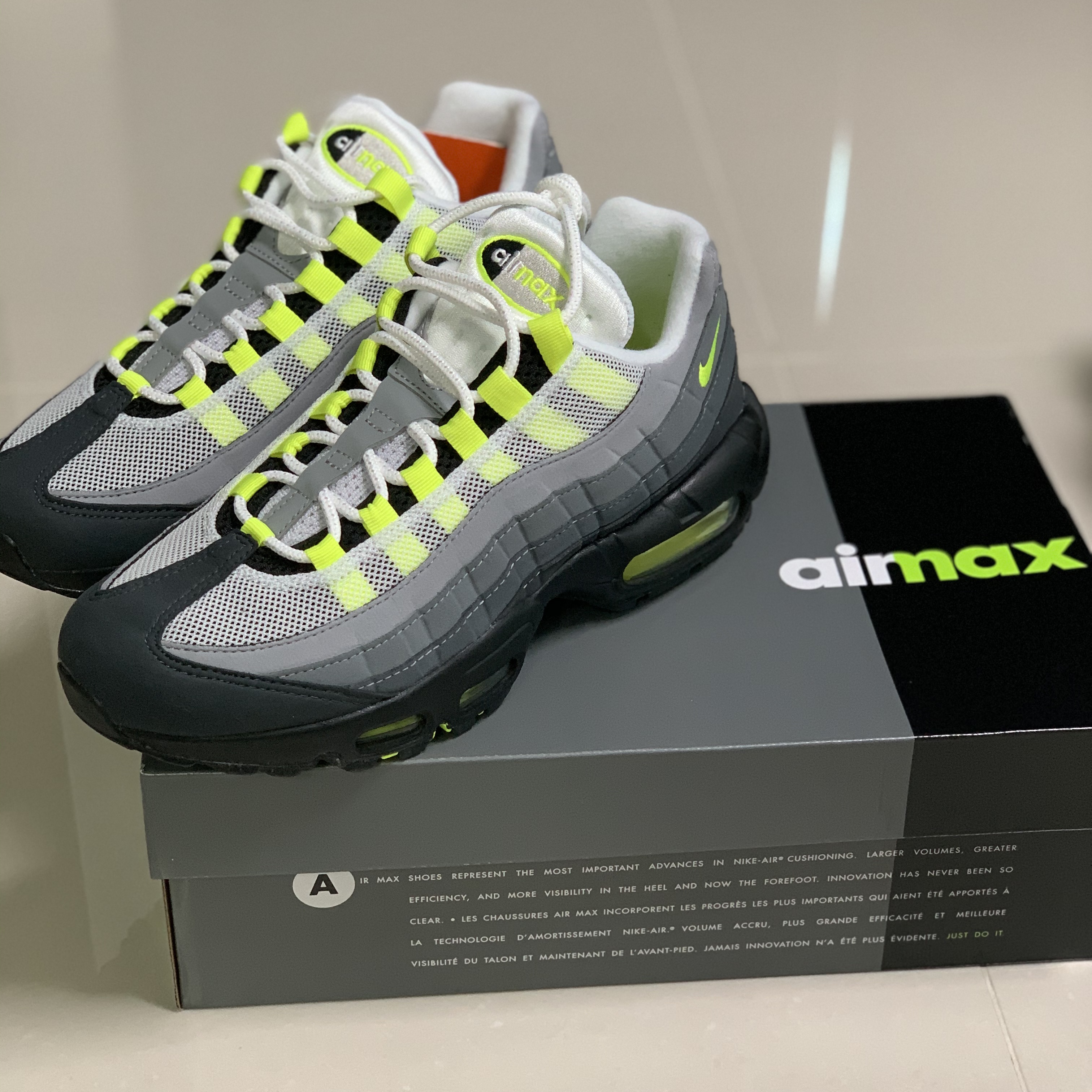 Nike Air Max 95 OG Neon Yellow 2020 착용 스타일 - 1