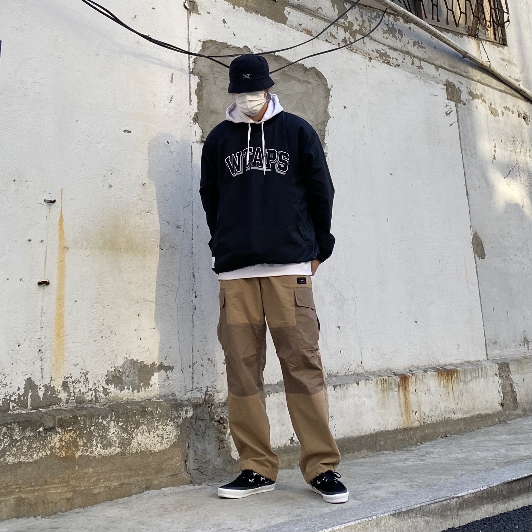 Vans Vault x WTAPS OG Era LX Black, Palace x Arc'teryx Sinsolo Hat Black - 20FW 착용 스타일