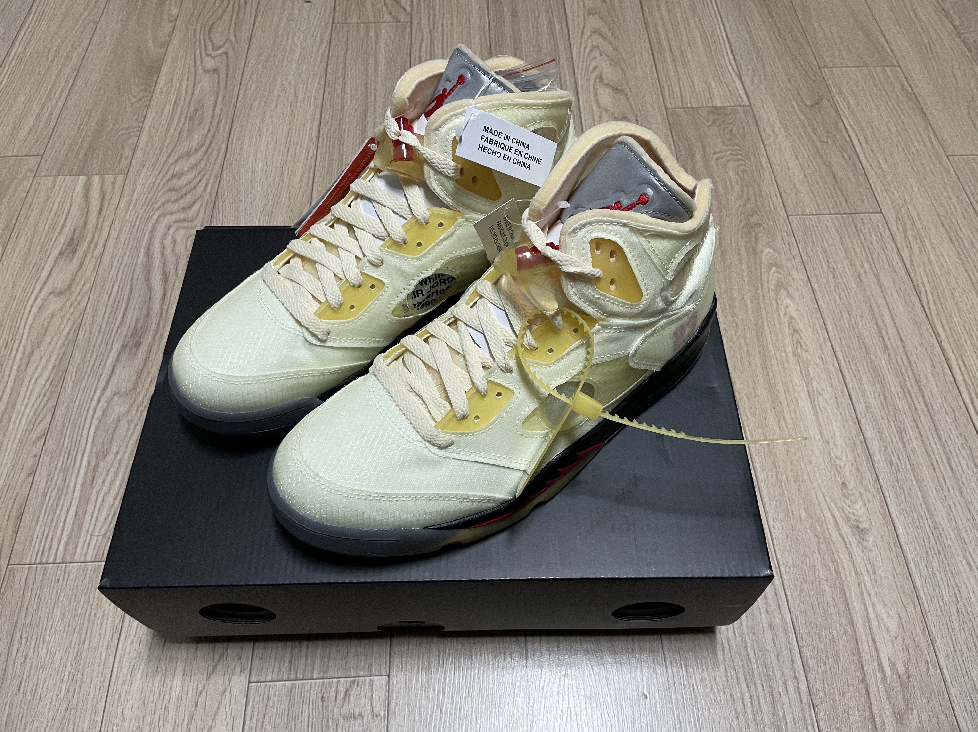 Jordan 5 x Off-White Retro SP Sail Fire Red, Nike x Off-White Air Max 90 The Ten 착용 스타일 - 2