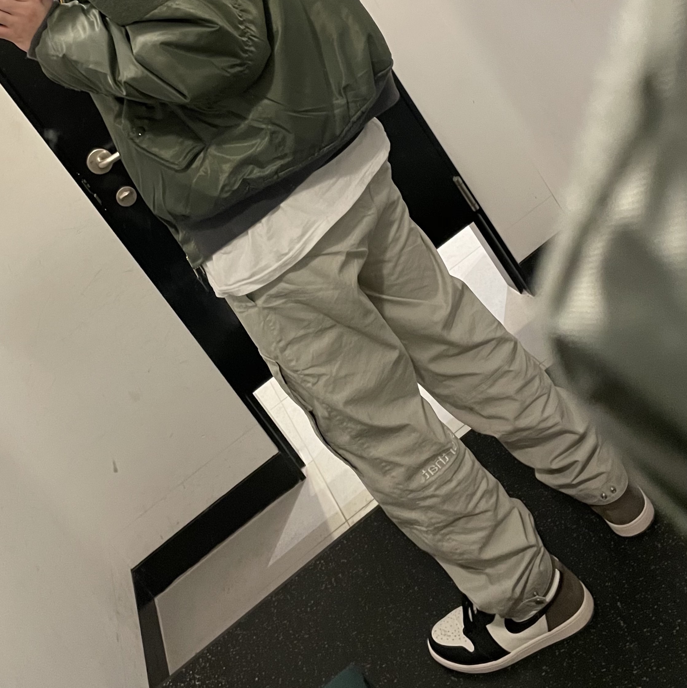 Jordan 1 Retro High OG Black Mocha 착용 스타일 - 1