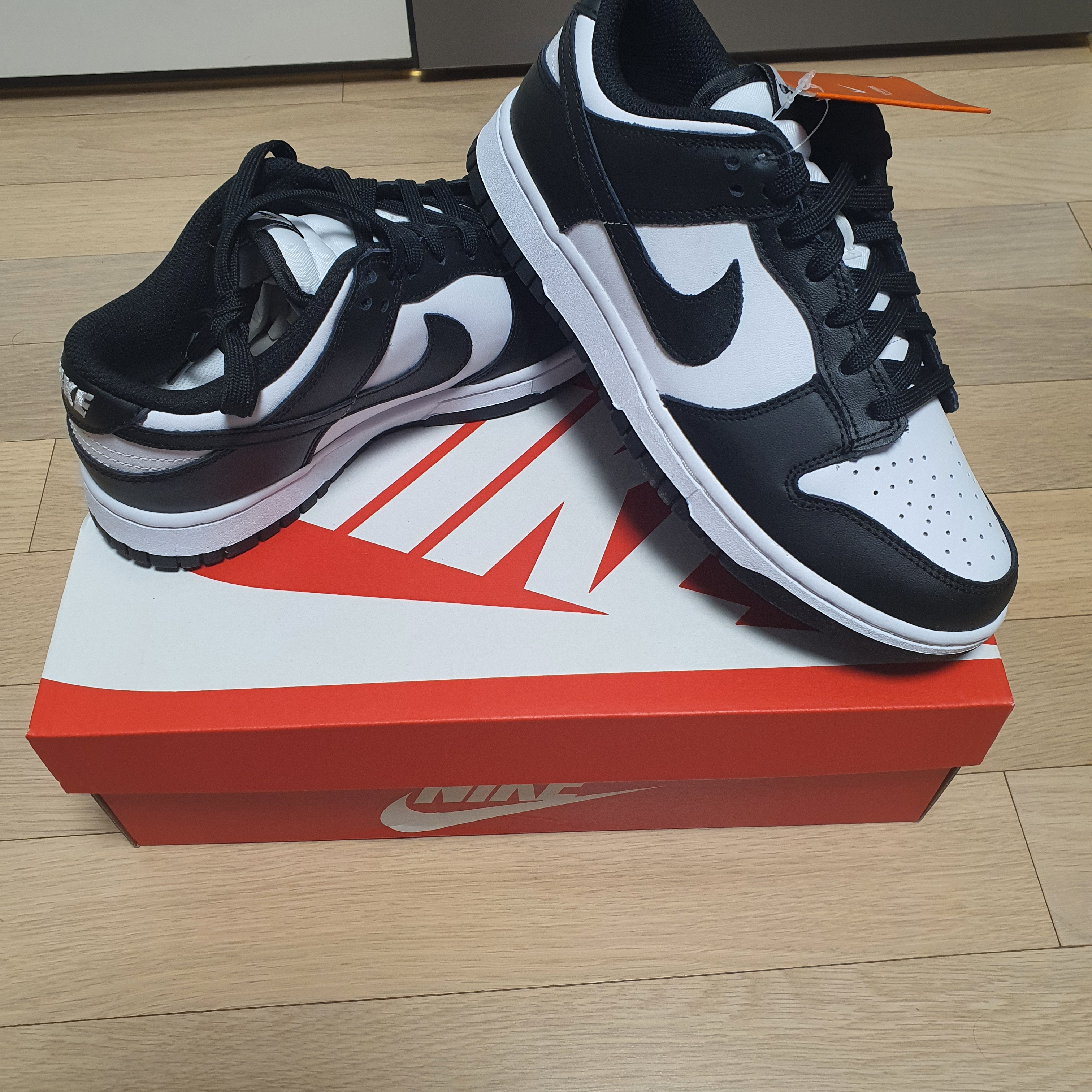 (W) Nike Dunk Low Black 착용 스타일