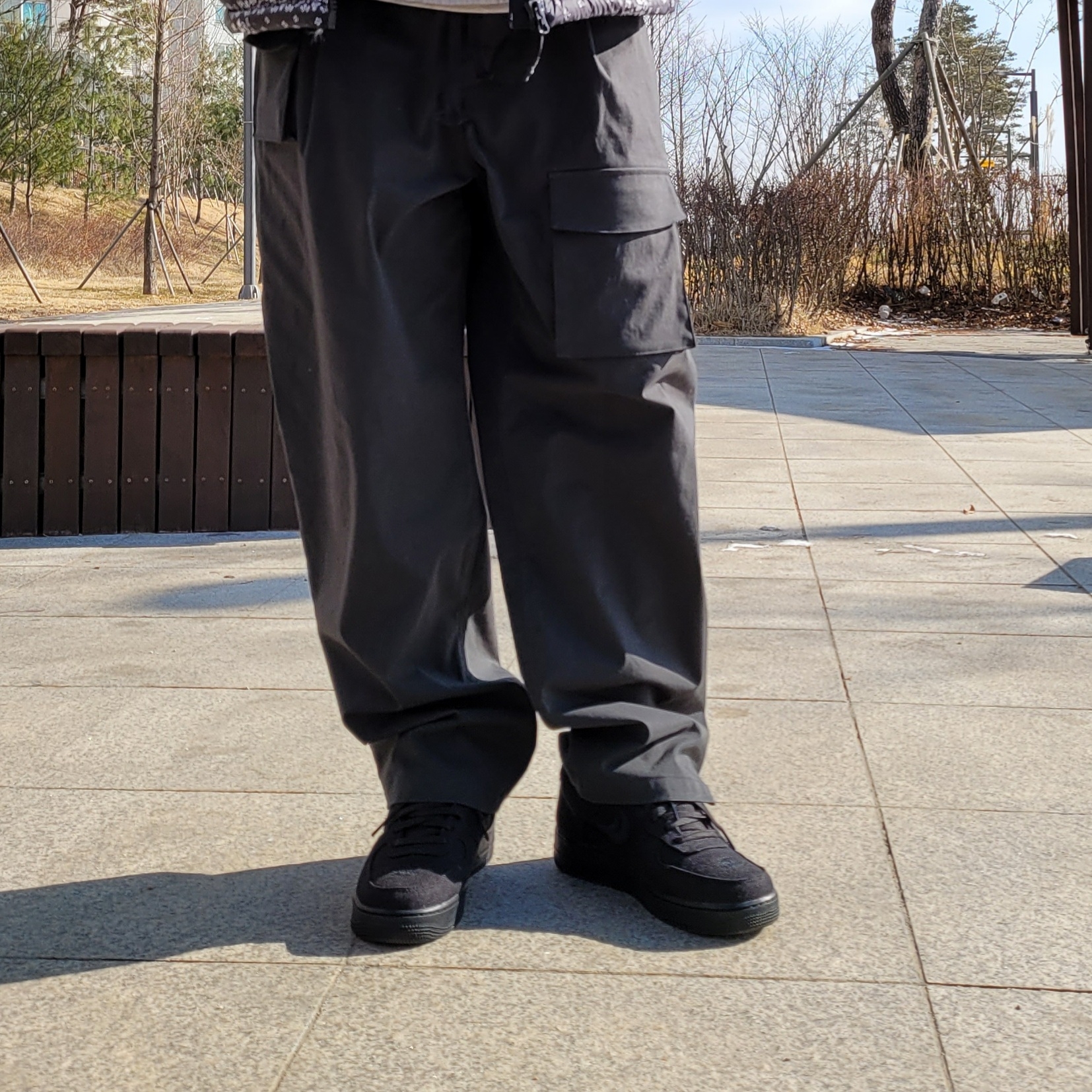 Nike x Stussy Air Force 1 Low Triple Black 착용 스타일 - 2