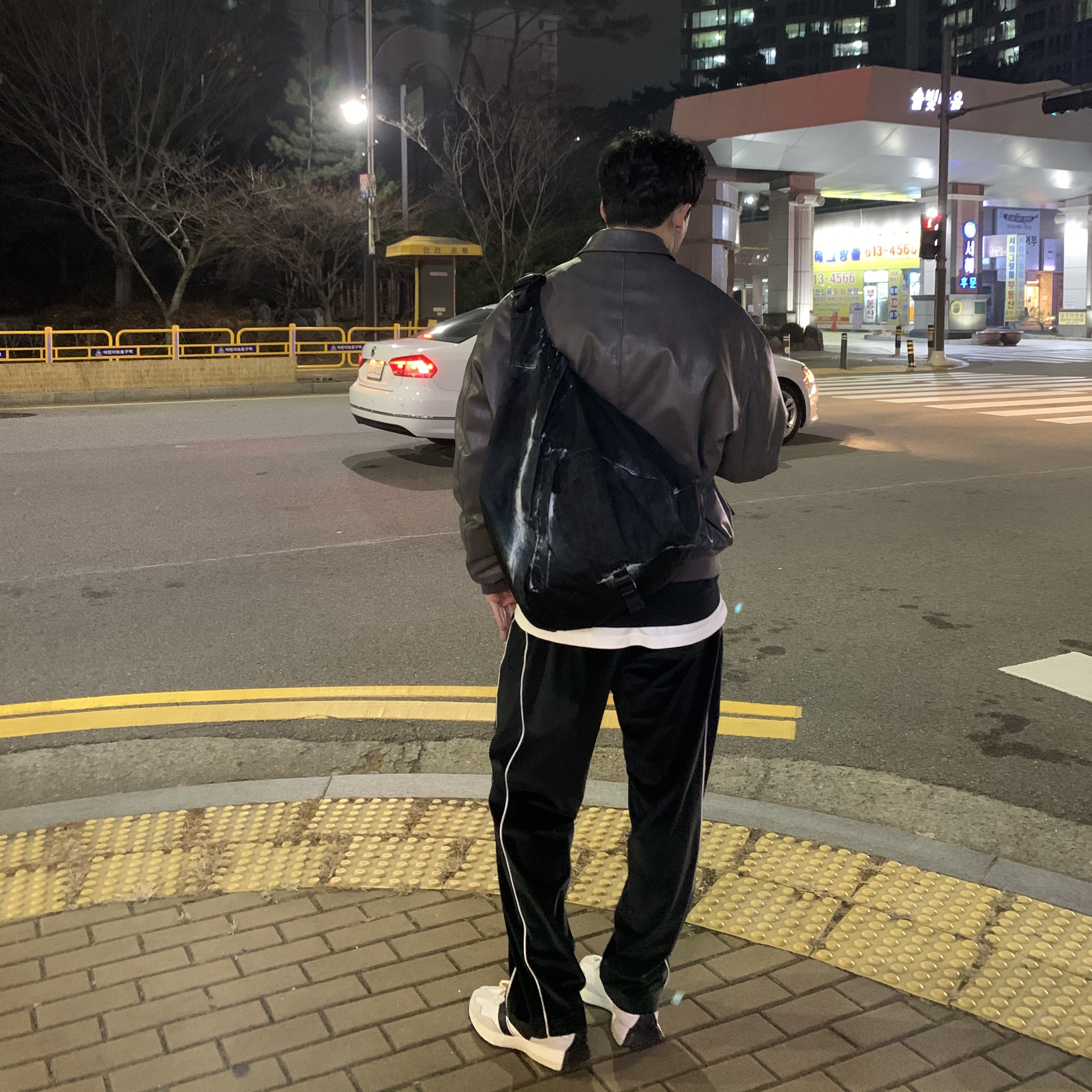 New Balance x Casablanca 327 Idealist Black Grey Pink, Supreme x Stone Island Painted Camo Nylon Shoulder Bag Black - 20FW 착용 스타일