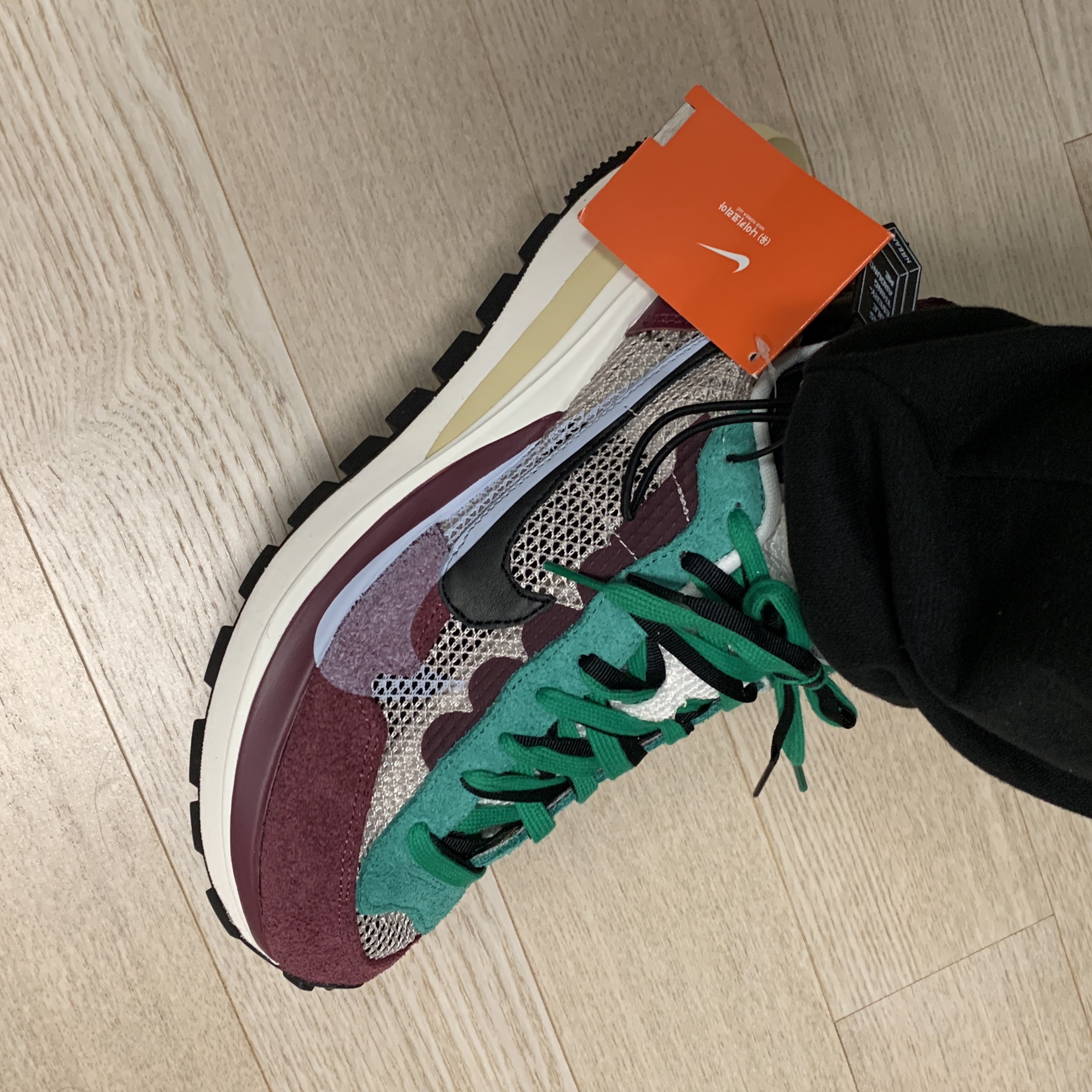 Nike x Sacai VaporWaffle String & Black Villain Red 착용 스타일
