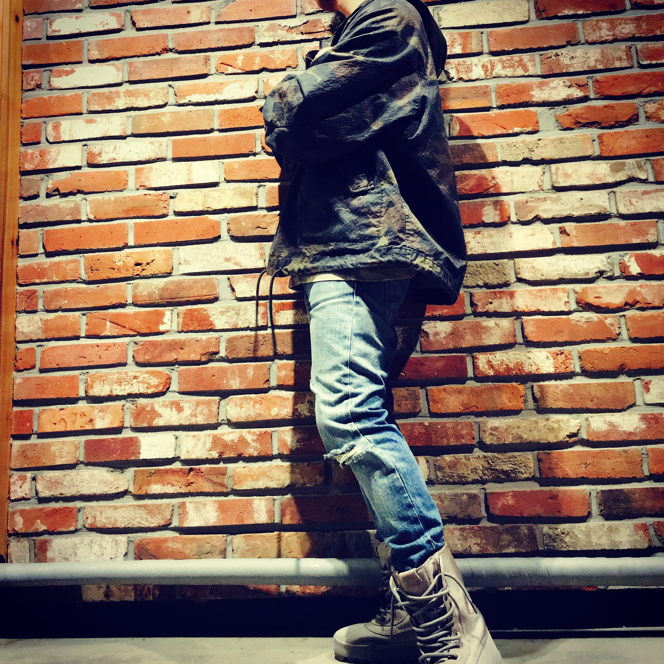 Adidas Yeezy 950 Moonrock 착용 스타일
