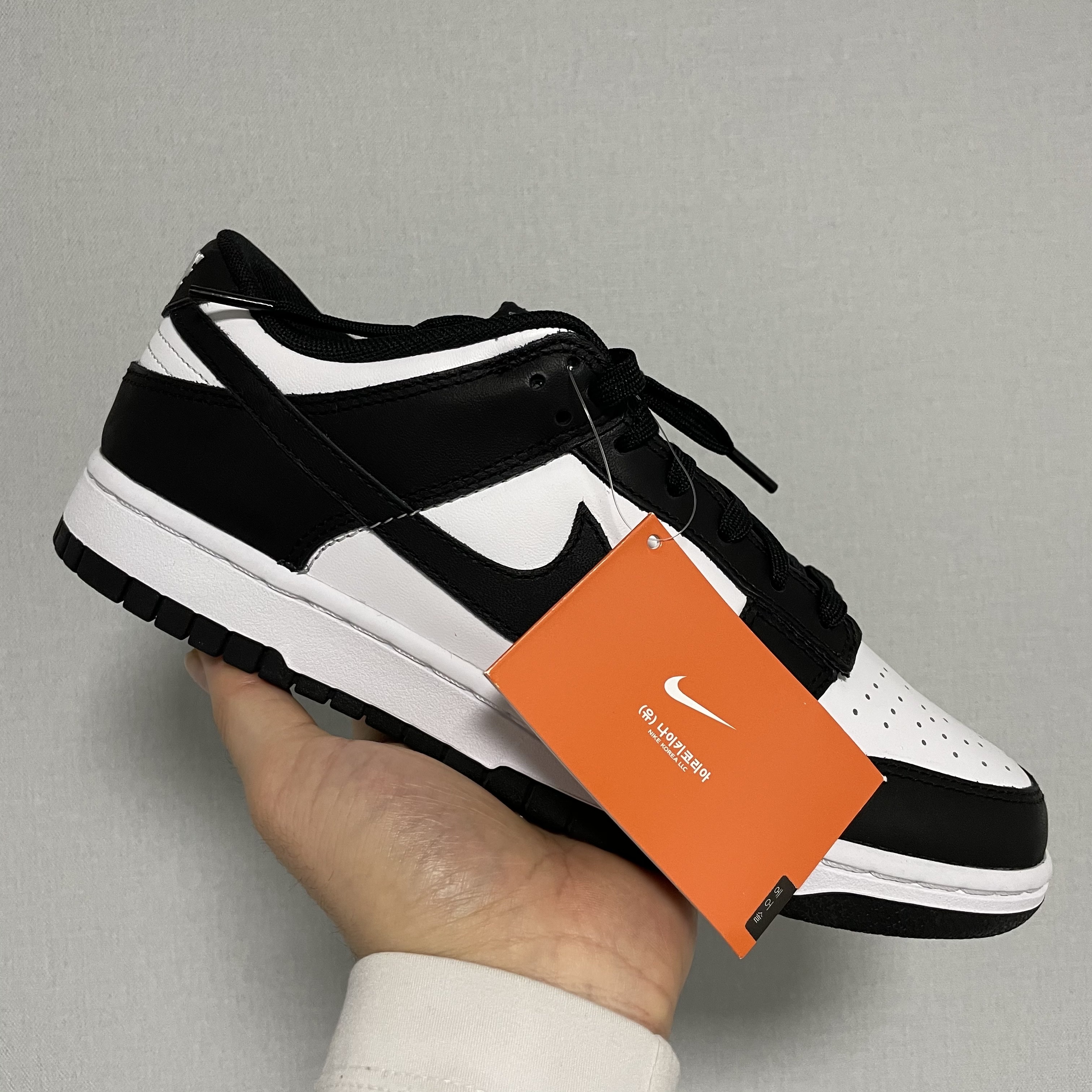 Nike Dunk Low Retro Black, Nike Dunk High Retro Vast Grey 착용 스타일 - 1
