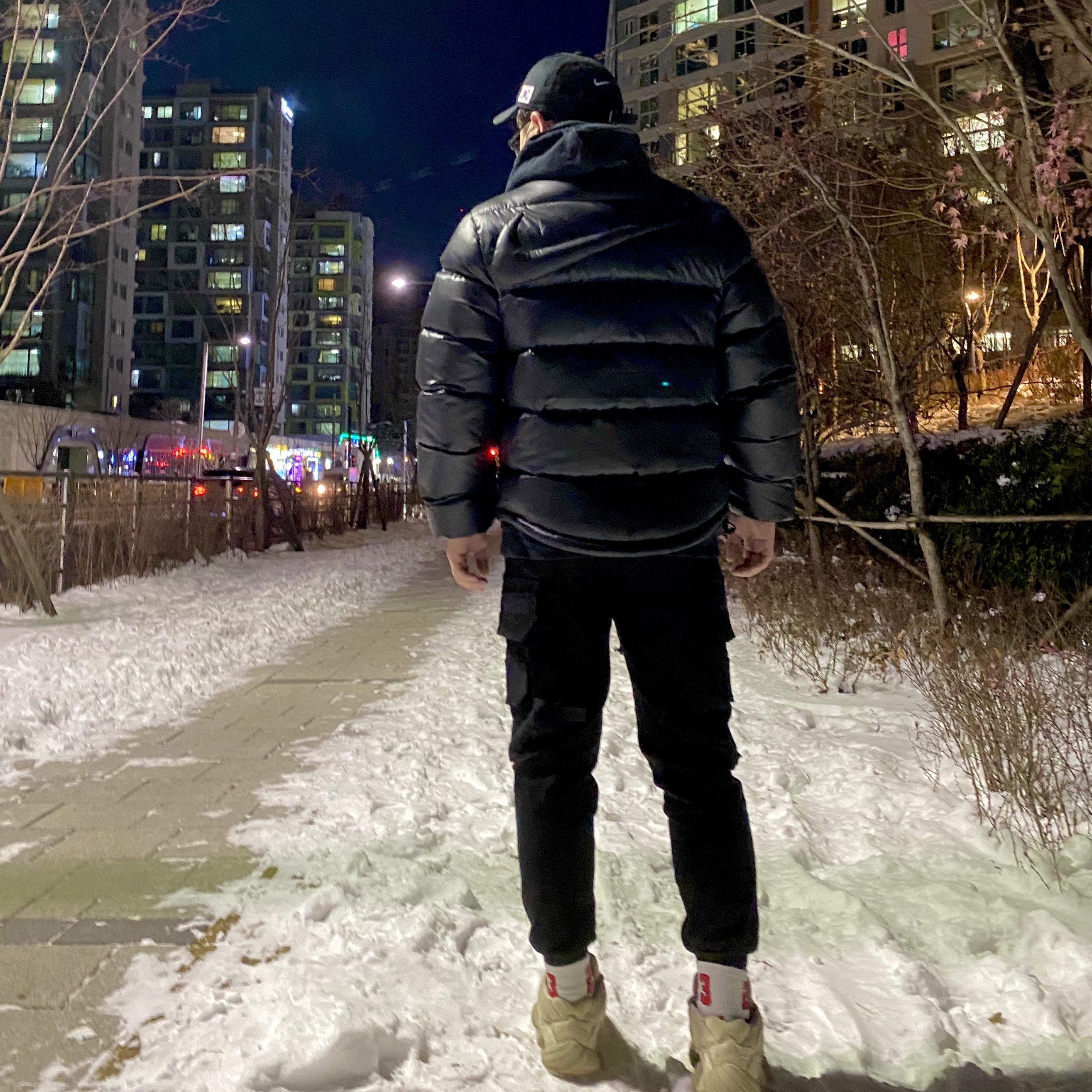 Adidas Yeezy 500 Stone, Nike x Drake Nocta Puffer Jacket Black - Asia 착용 스타일