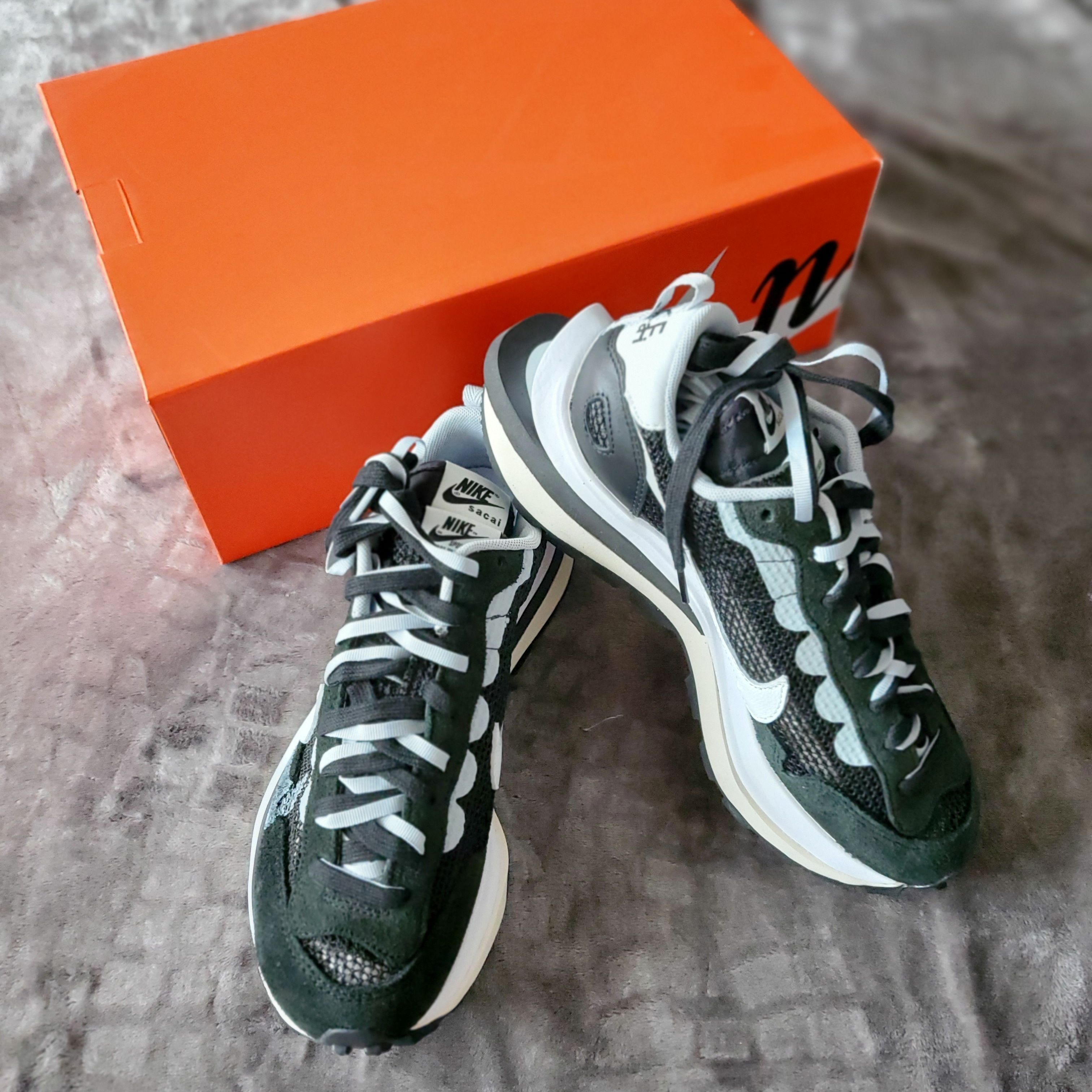 Nike x Sacai VaporWaffle Black White 착용 스타일 - 1