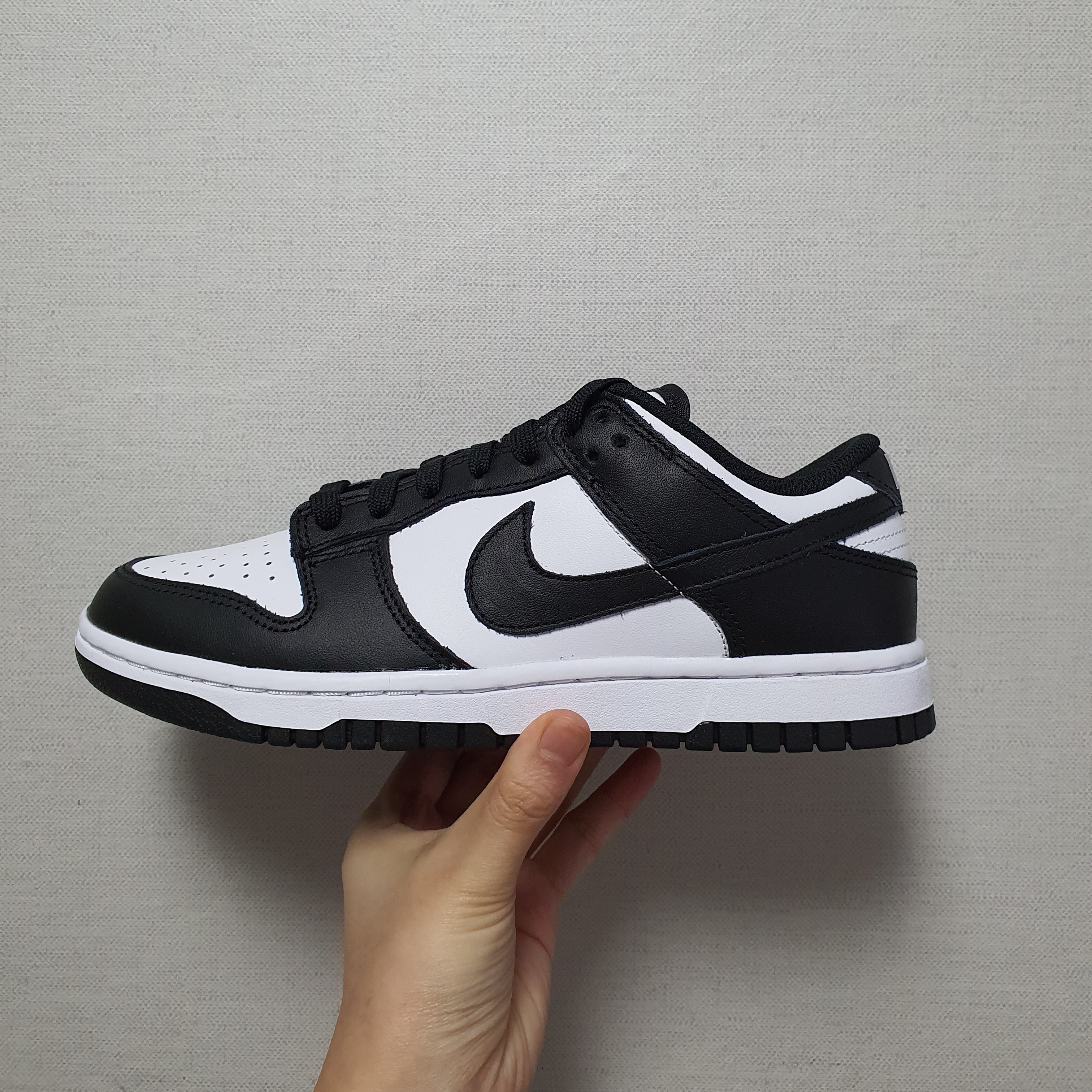 (W) Nike Dunk Low Black 착용 스타일