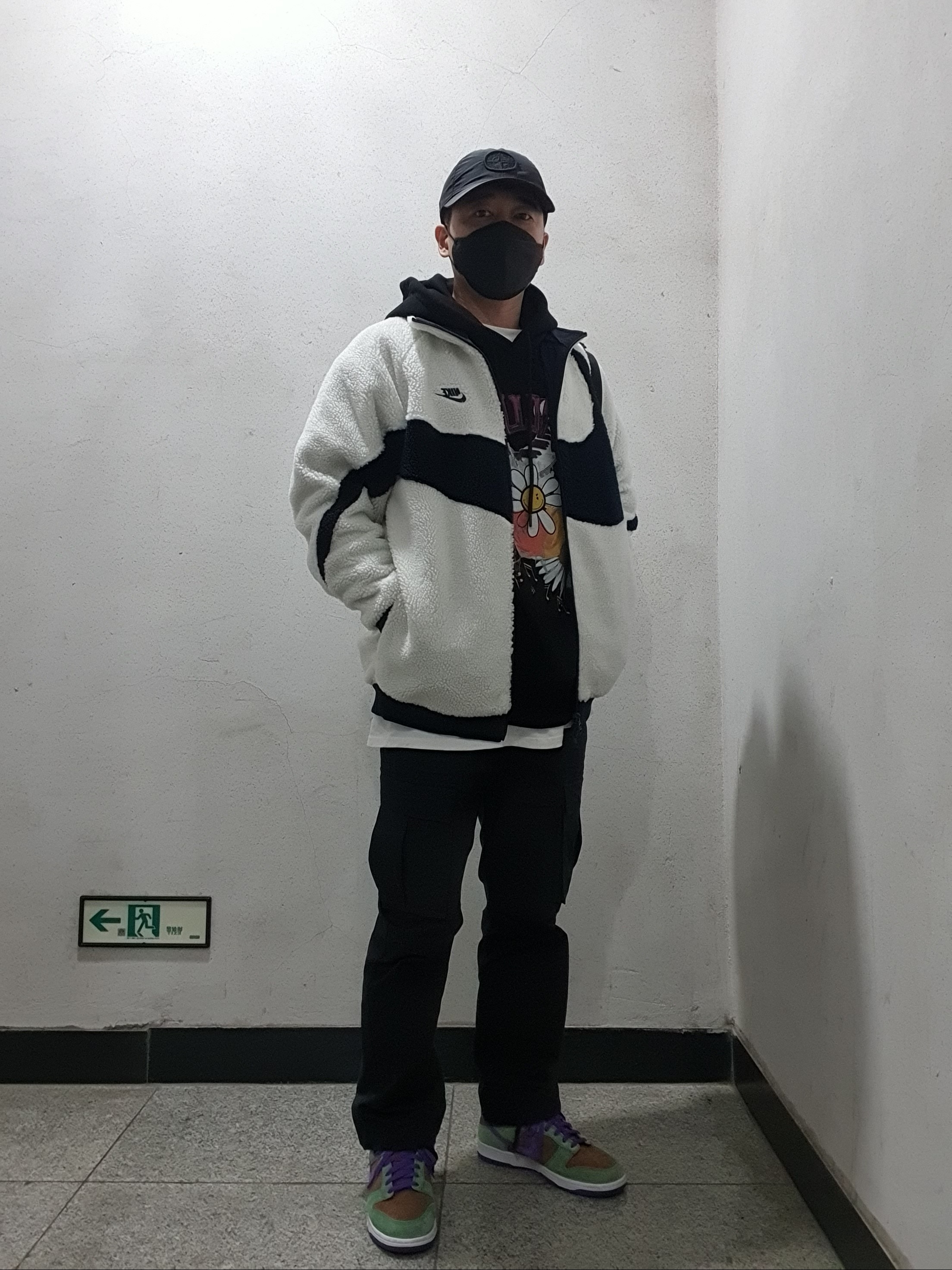 Nike Dunk Low SP Veneer, Nike Big Swoosh Full Zip Jacket White Navy 착용 스타일
