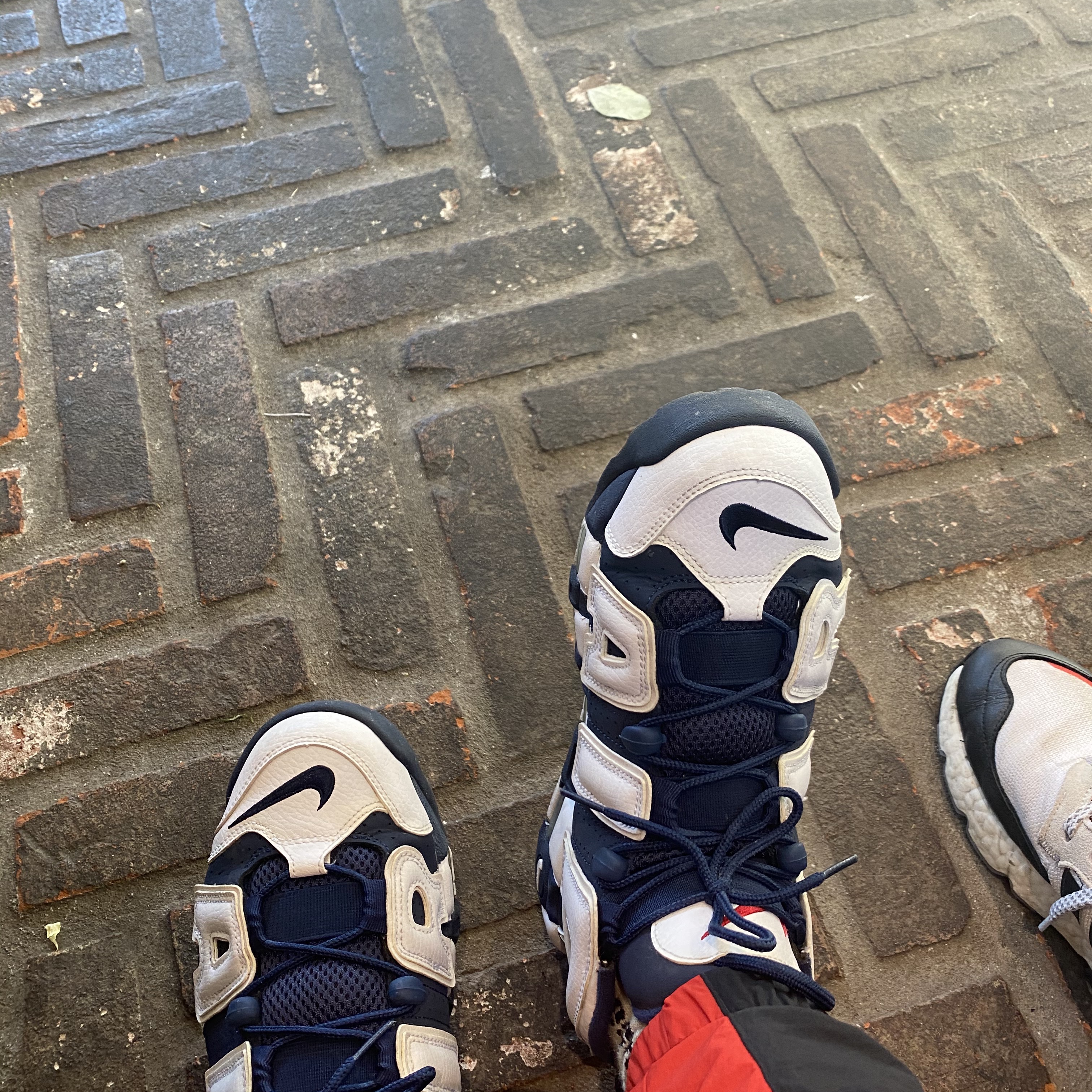 Nike Air More Uptempo Olympic 2020 착용 스타일