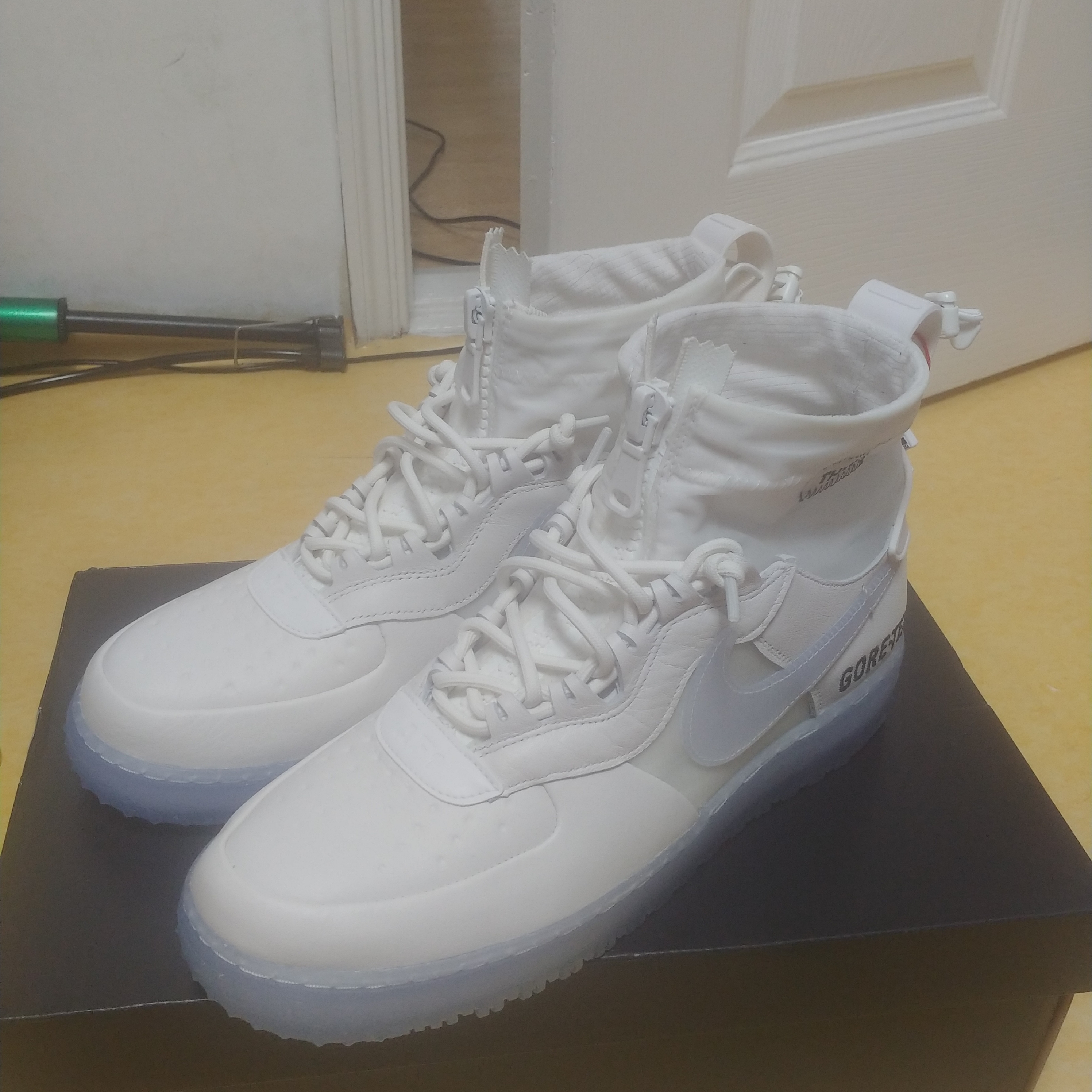 Nike Air Force 1 Gore-Tex High Phantom White 착용 스타일 - 4