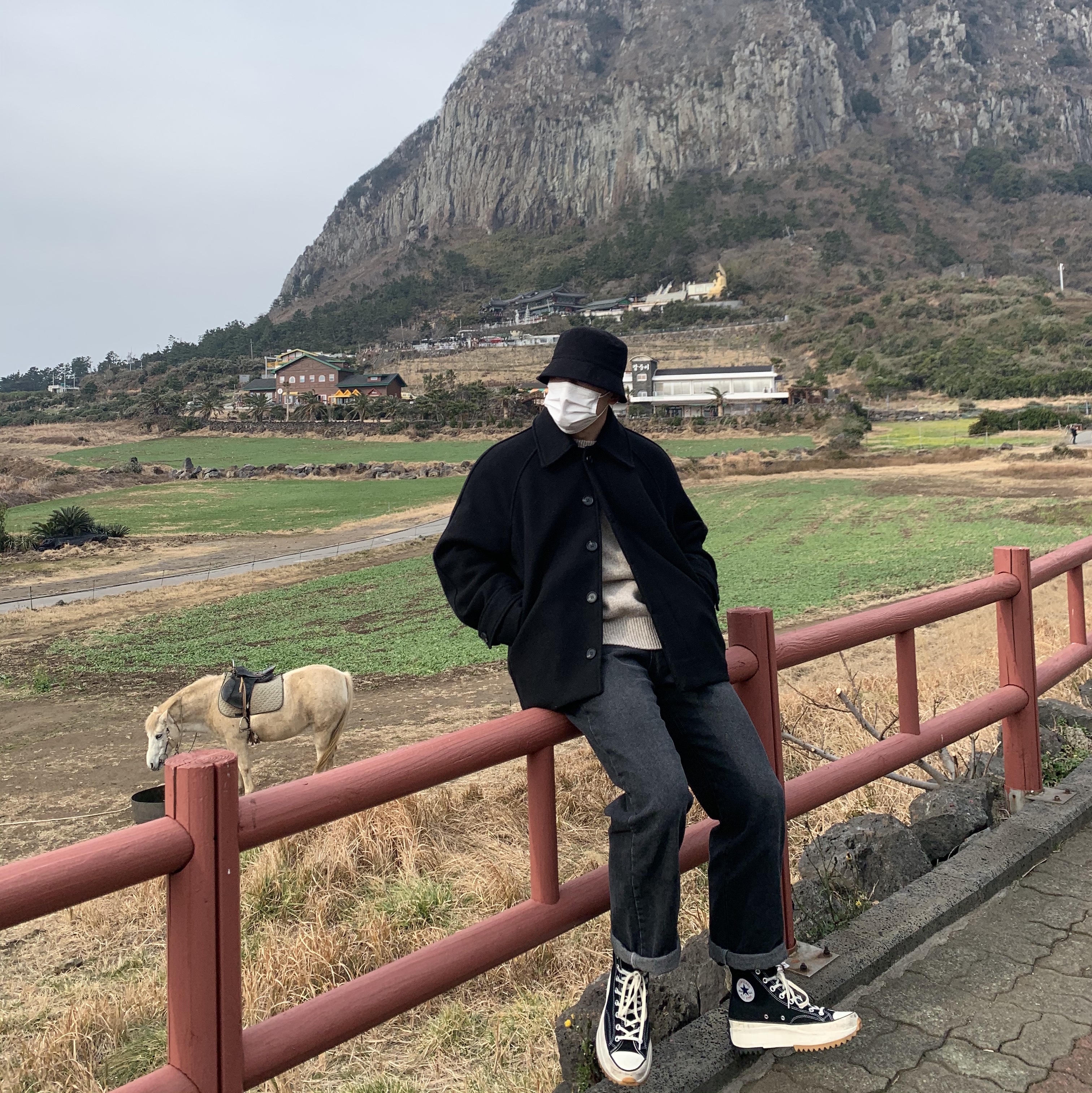 Converse x JW Anderson Run Star Hike Hi Black 착용 스타일