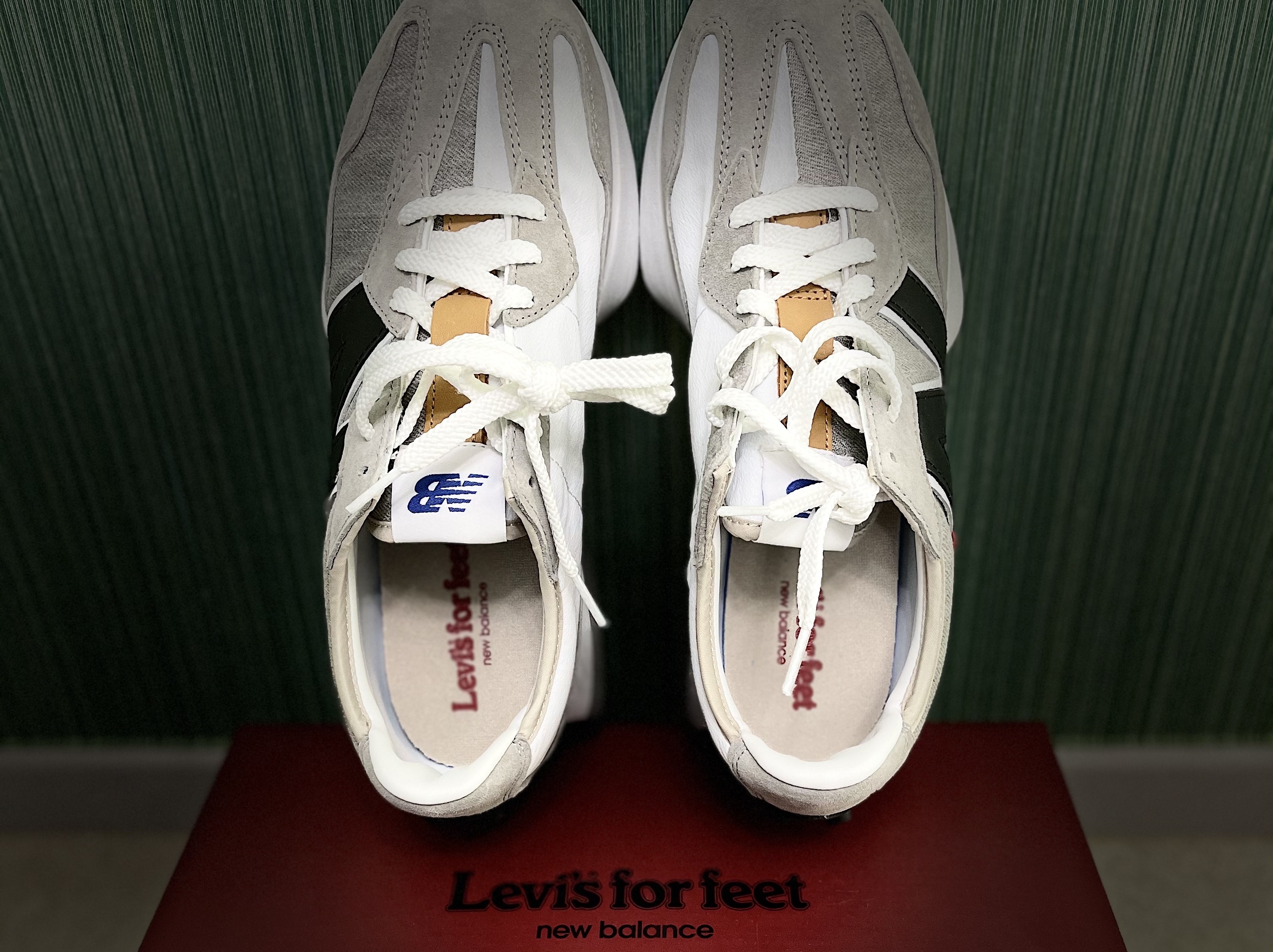 New Balance x Levi's 327 Grey (Levi's Tag) 착용 스타일 - 1