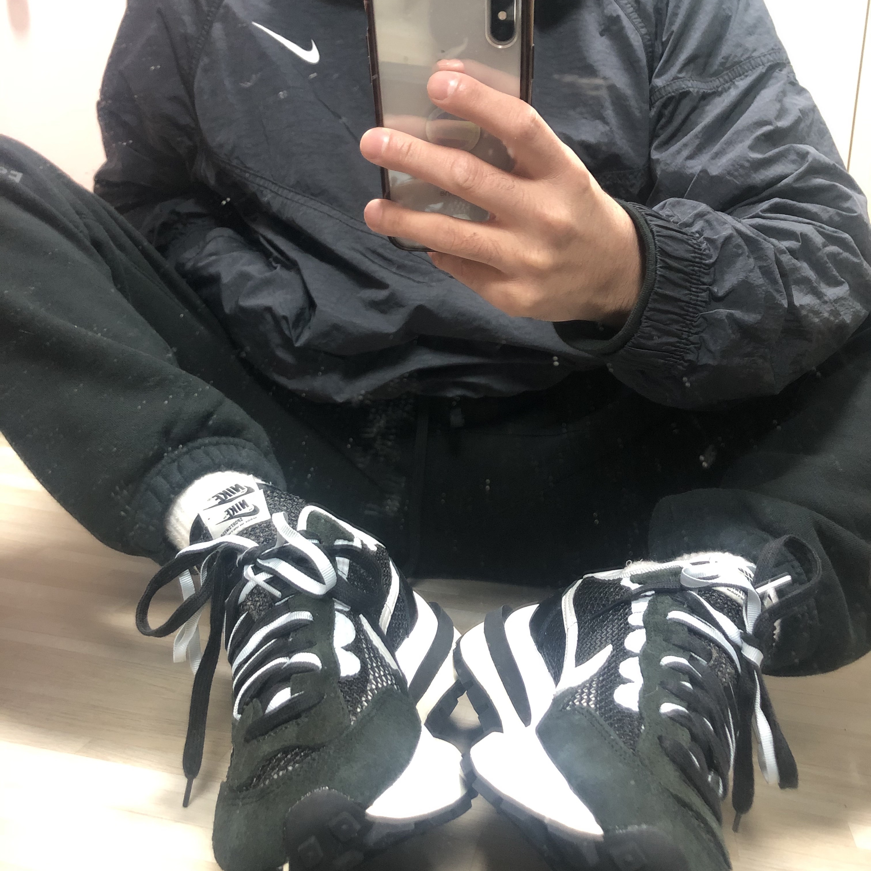 Nike x Sacai VaporWaffle Black White, Nike x Stussy Windrunner Jacket Off Noir 착용 스타일