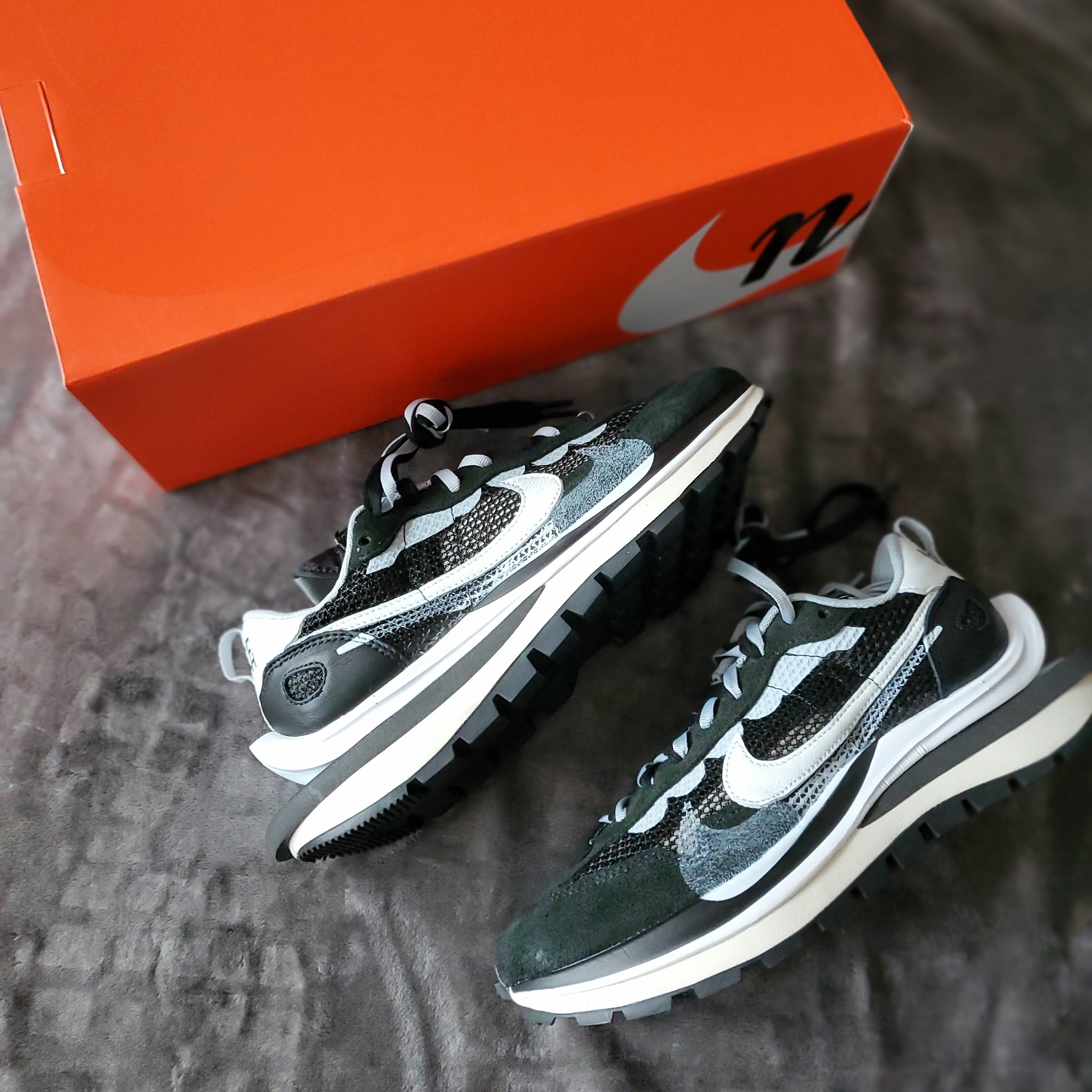 Nike x Sacai VaporWaffle Black White 착용 스타일 - 2