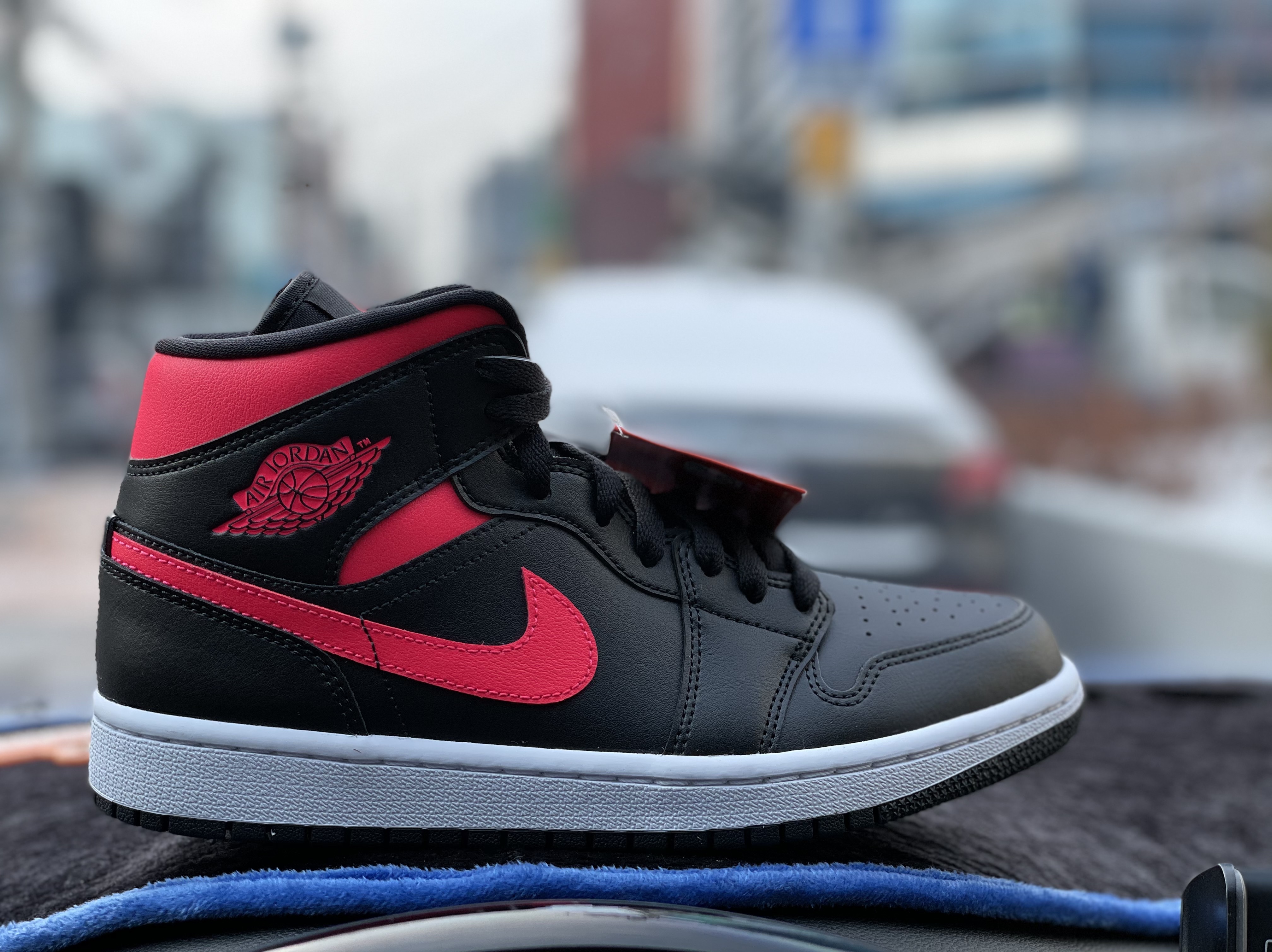 (W) Jordan 1 Mid Siren Red 착용 스타일