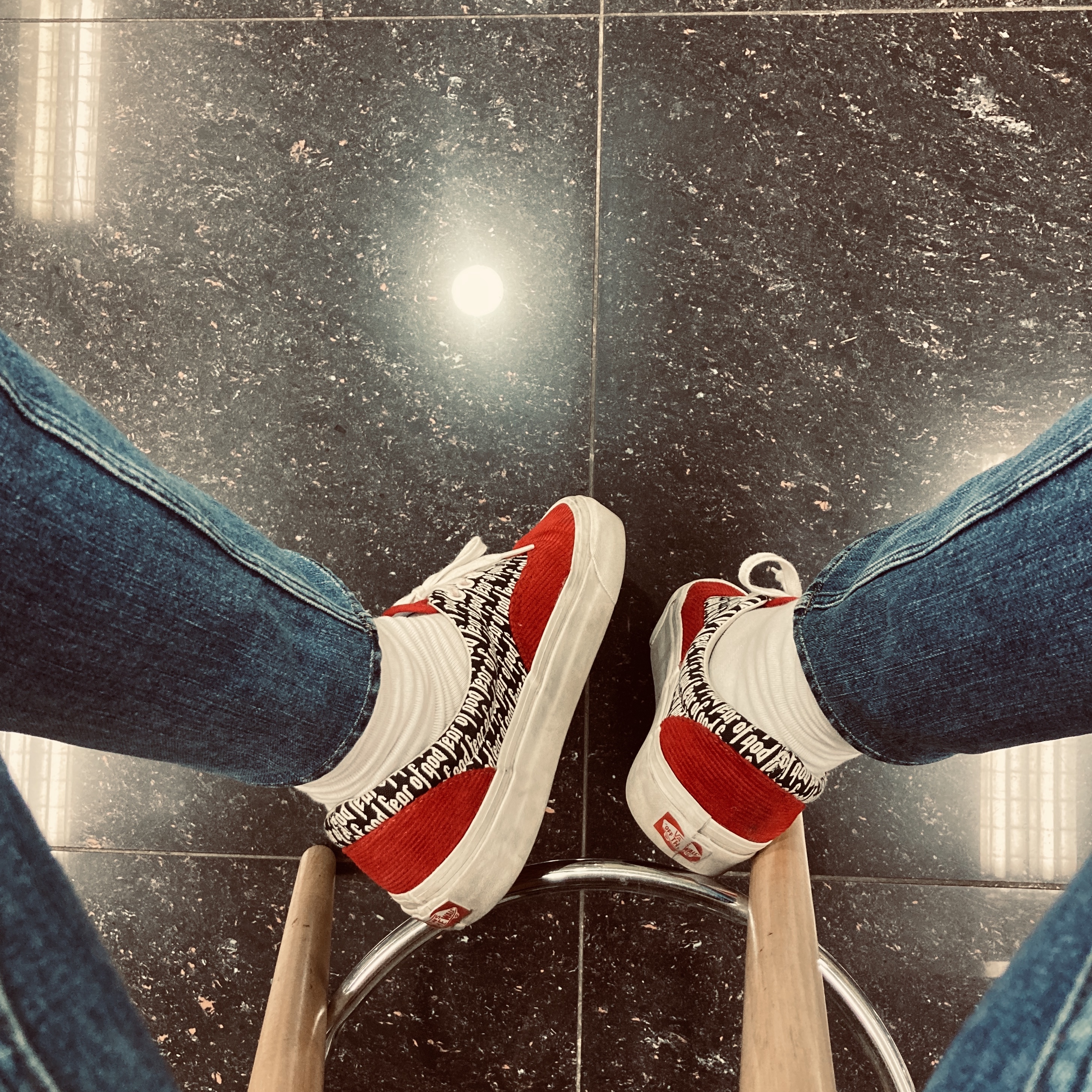 Vans Vault x Fear of God OG Era 95 DX Red 착용 스타일