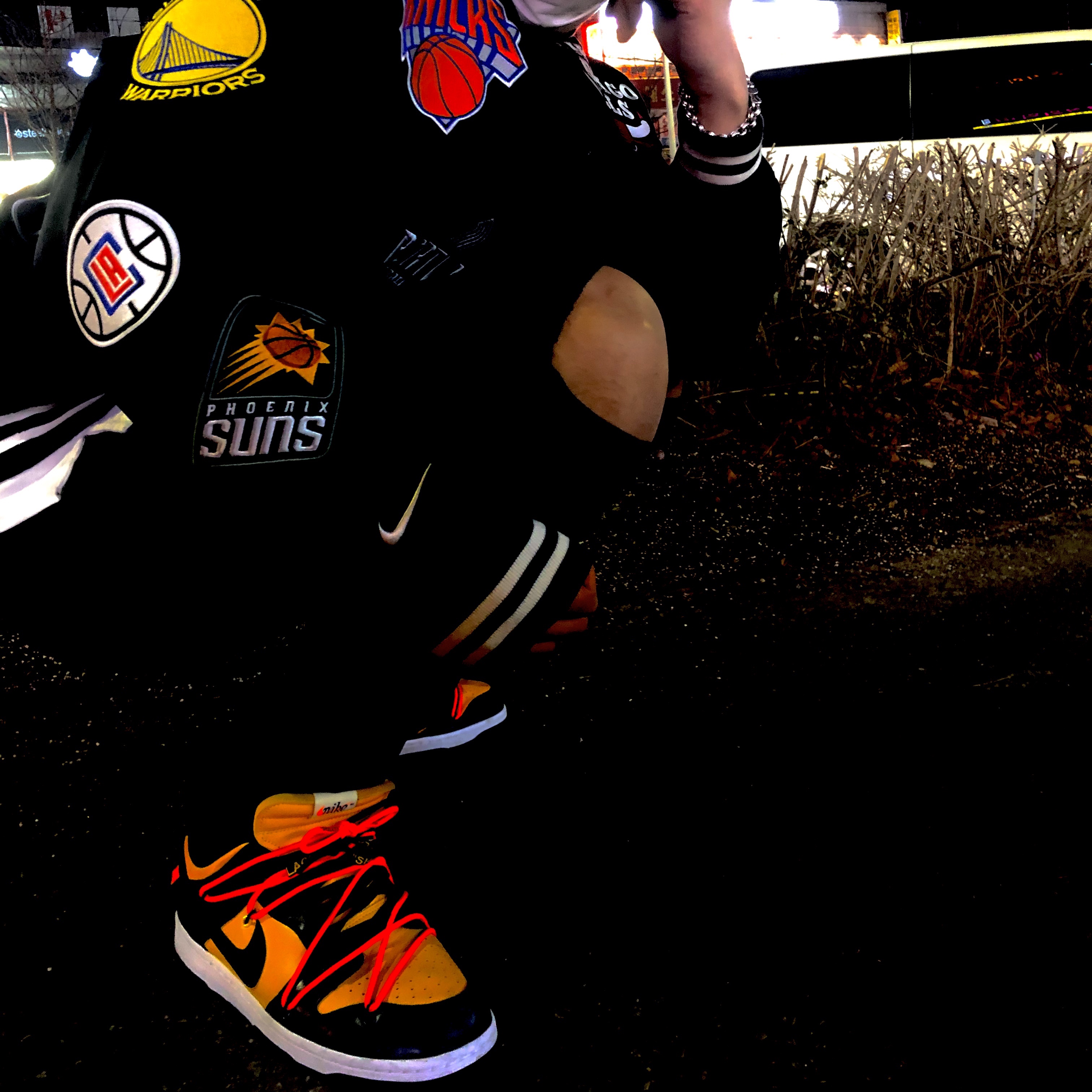Nike x Off-White Dunk Low University Gold Midnight Navy, Supreme x Nike NBA Teams Warm-Up Jacket Black - 18SS 착용 스타일