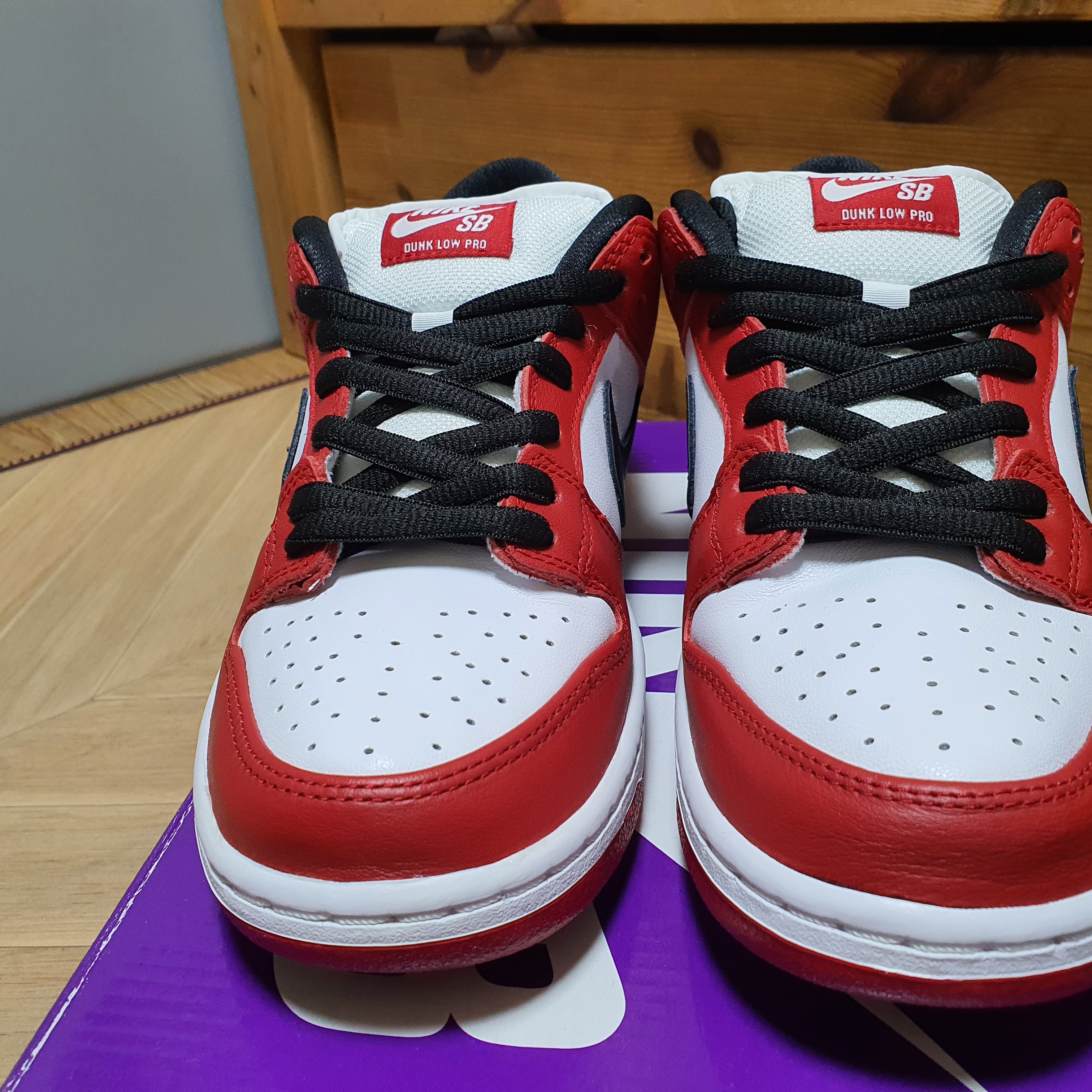 Nike SB Dunk Low Pro Chicago 착용 스타일 - 5