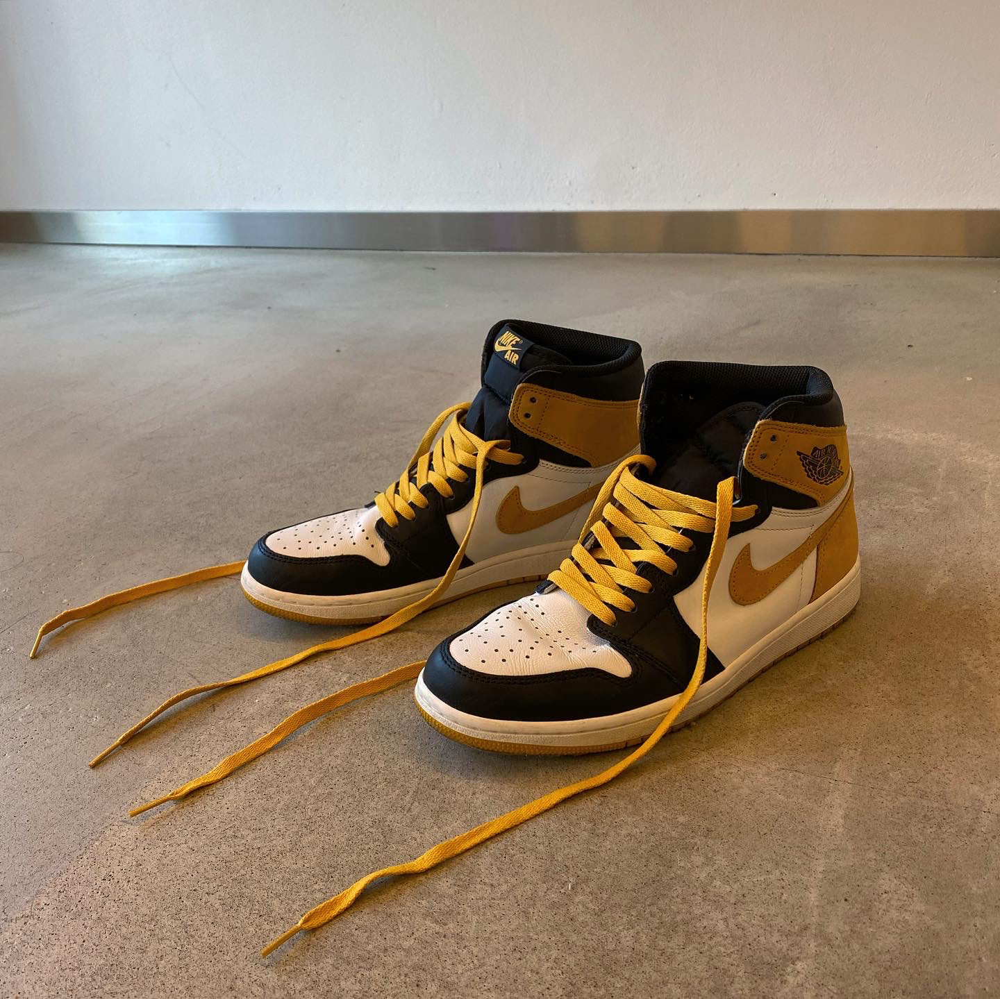 Jordan 1 Retro High Yellow Ochre 착용 스타일 - 3