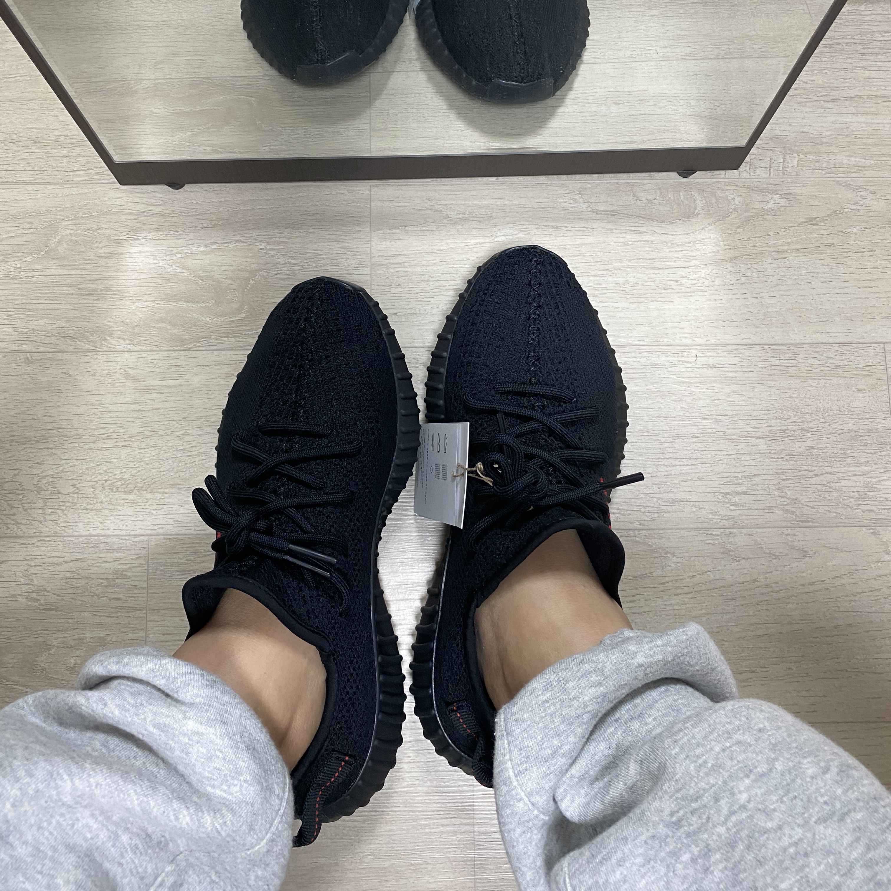 Adidas Yeezy Boost 350 V2 Zebra 2017/2019/2020, Adidas Yeezy Boost 350 V2 Cream/Triple White 착용 스타일 - 5