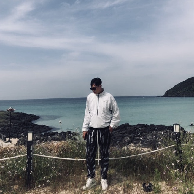 Nike x Fear of God Air Fear of God Raid Light Bone, Nike x Fear of God AOP Pants Black 착용 스타일