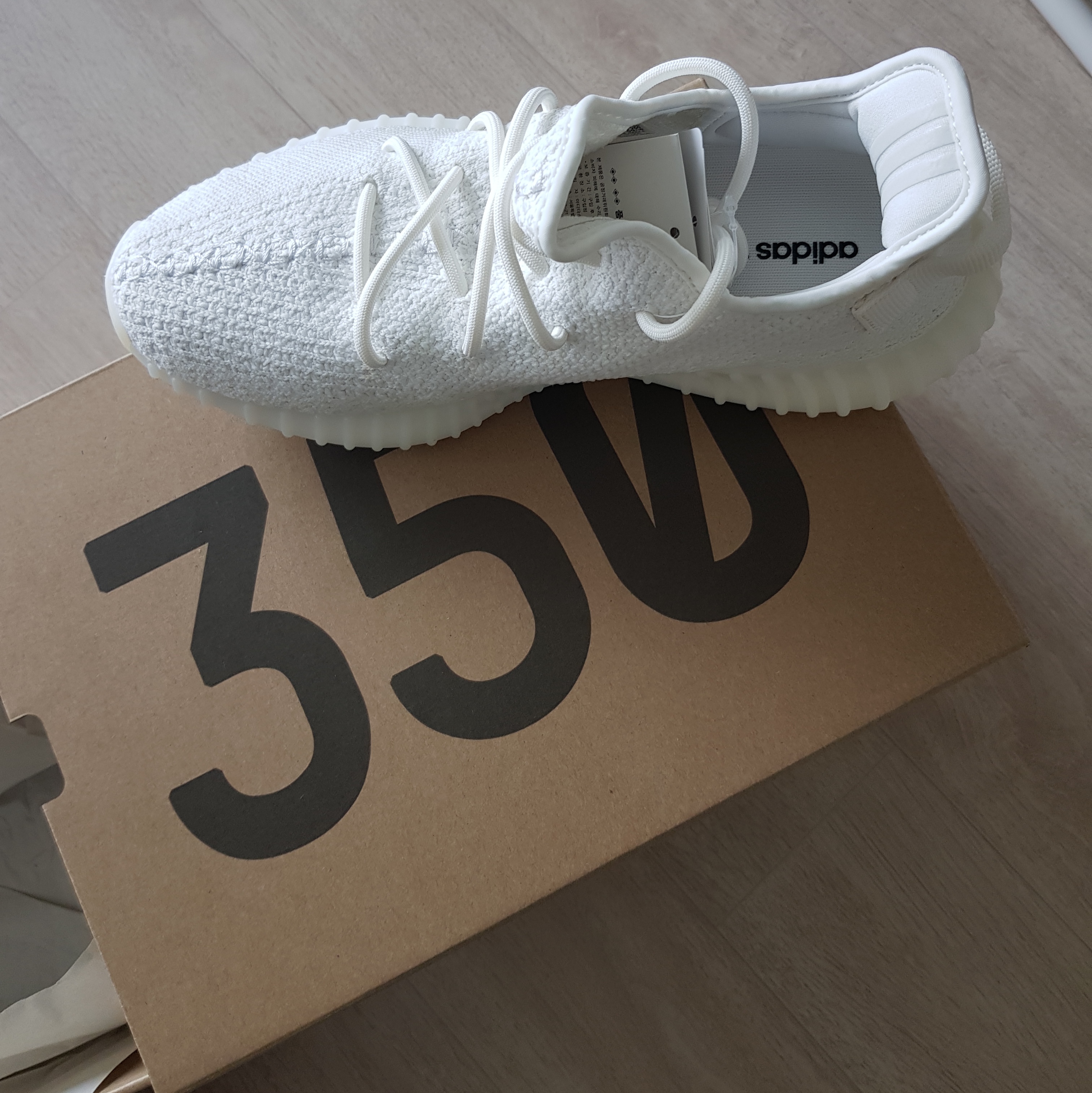 Adidas Yeezy Boost 350 V2 Zebra 2017/2019/2020, Adidas Yeezy Boost 350 V2 Cream/Triple White 착용 스타일 - 2