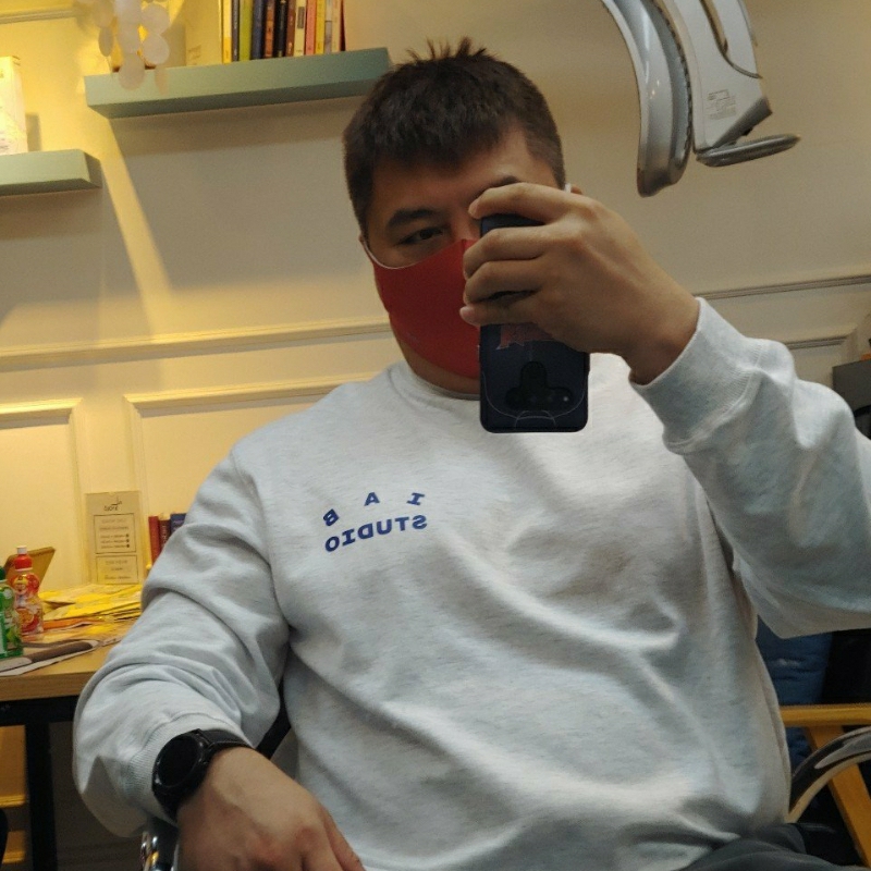 IAB Studio Long Sleeve Light Gray 착용 스타일
