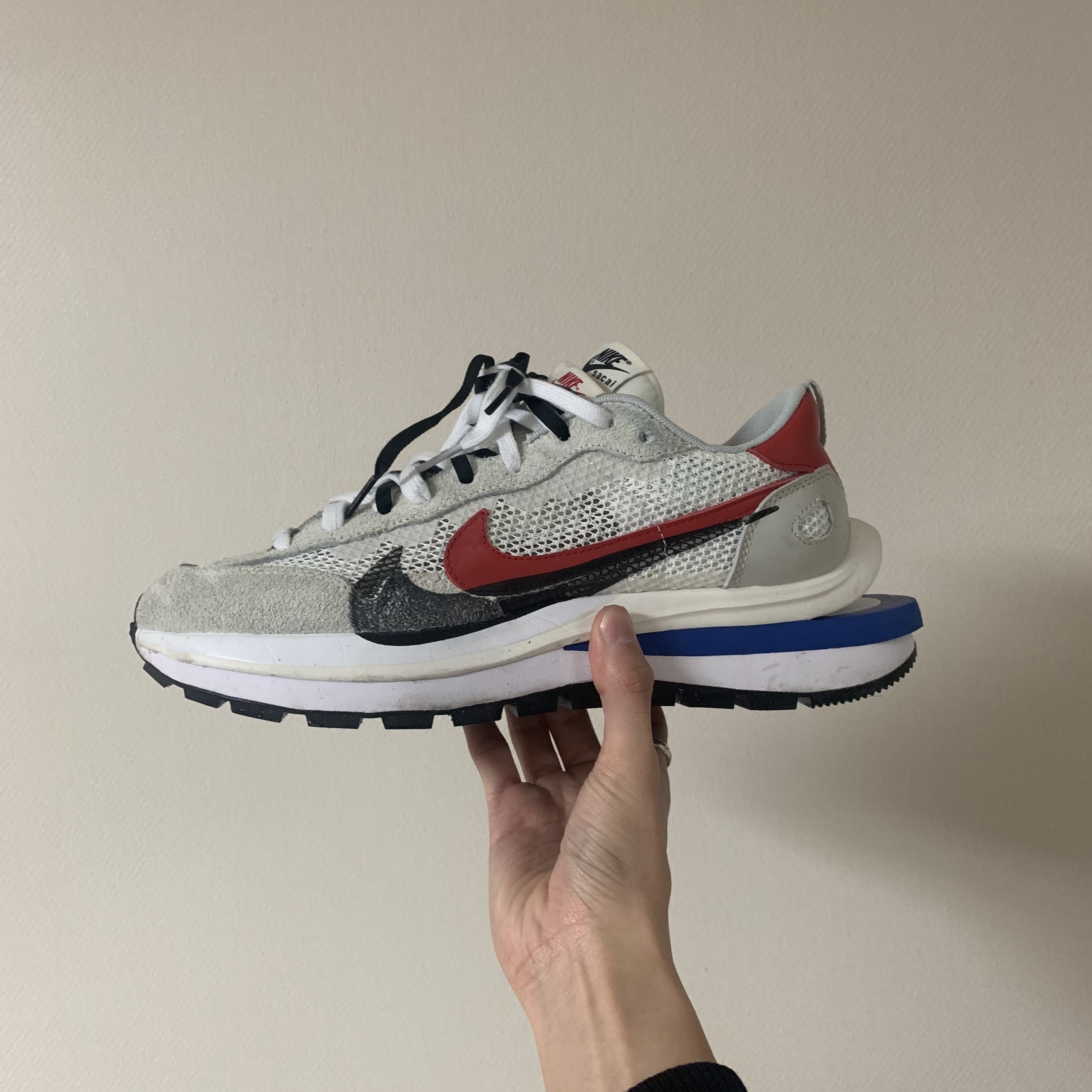 Nike x Sacai VaporWaffle Royal Fuchsia 착용 스타일 - 2