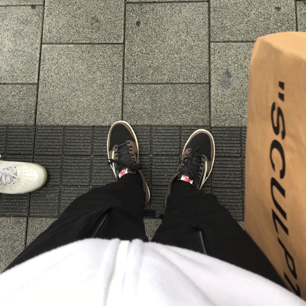 Jordan 1 x Travis Scott Retro Low OG SP Mocha 착용 스타일