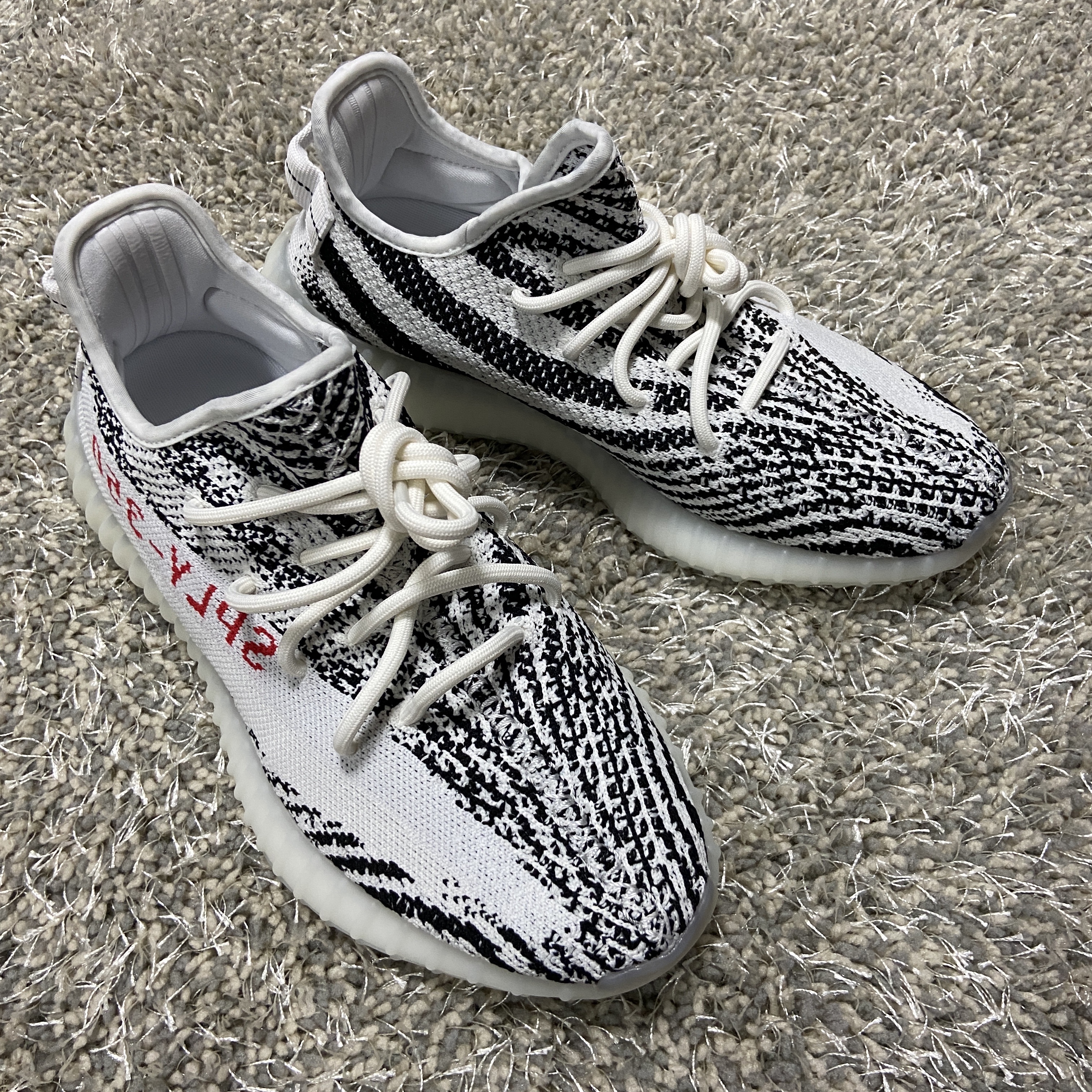 Adidas Yeezy Boost 350 V2 Zebra 2017/2019/2020 착용 스타일