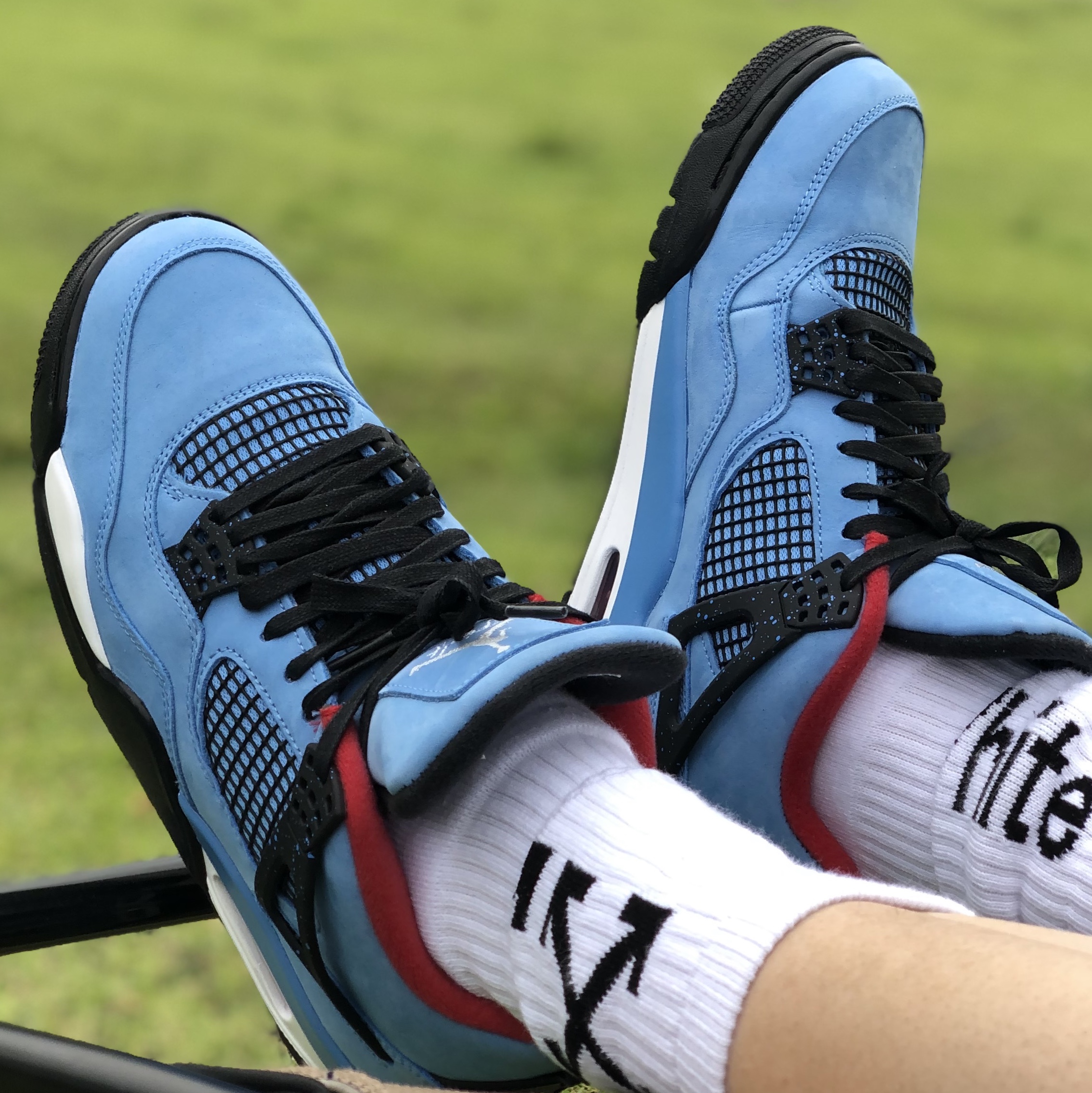 Jordan 4 x Travis Scott Retro Cactus Jack 착용 스타일 - 2